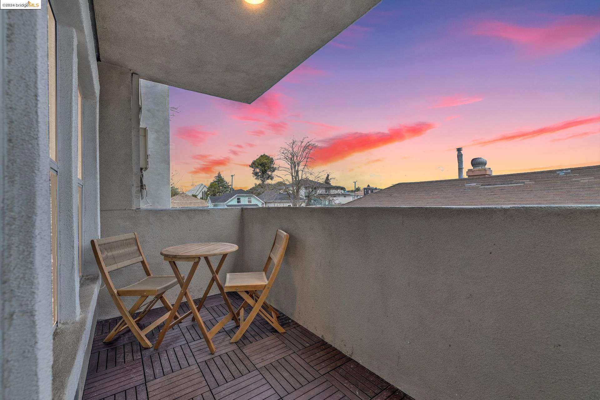 Detail Gallery Image 7 of 13 For 1515 14th Ave #303,  Oakland,  CA 94606 - 2 Beds | 1 Baths