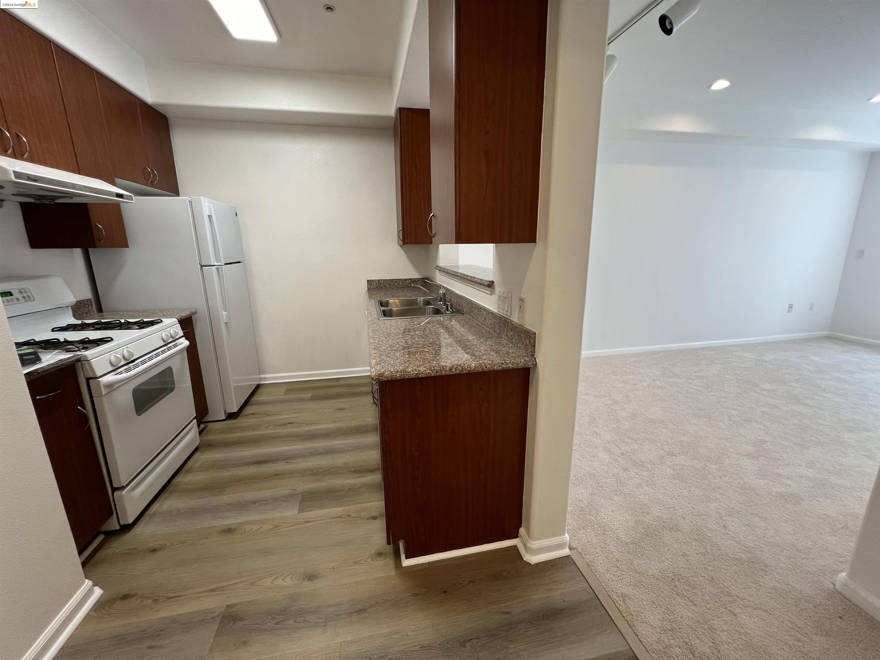 Detail Gallery Image 6 of 33 For 989 Franklin St #621,  Oakland,  CA 94607 - 1 Beds | 1 Baths