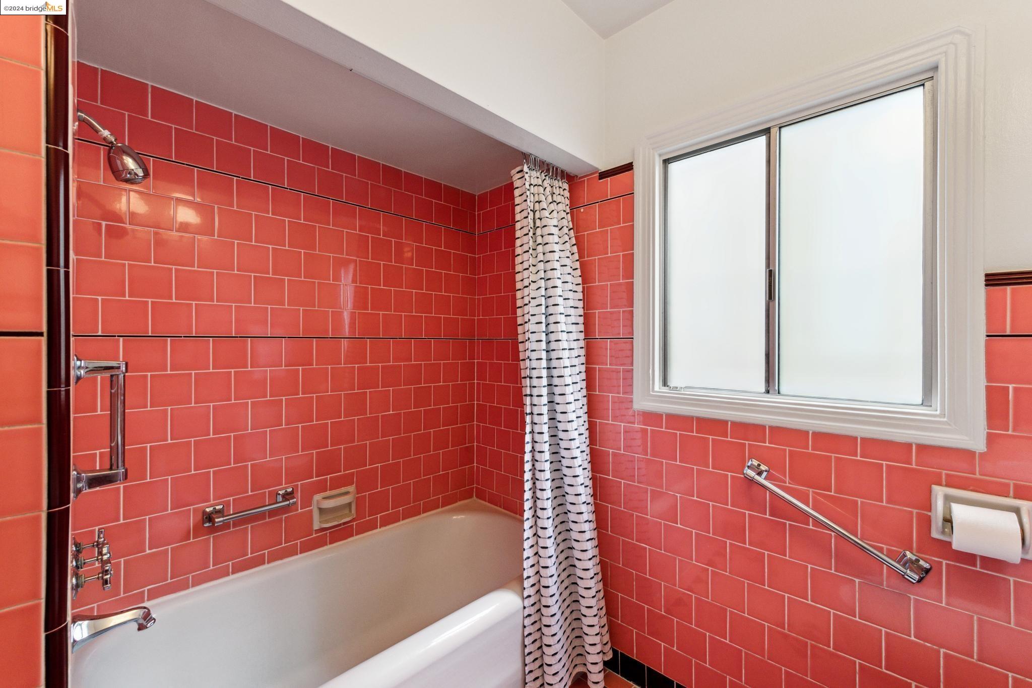 Detail Gallery Image 25 of 51 For 10500 Beverly Ave, Oakland,  CA 94603 - 3 Beds | 2 Baths