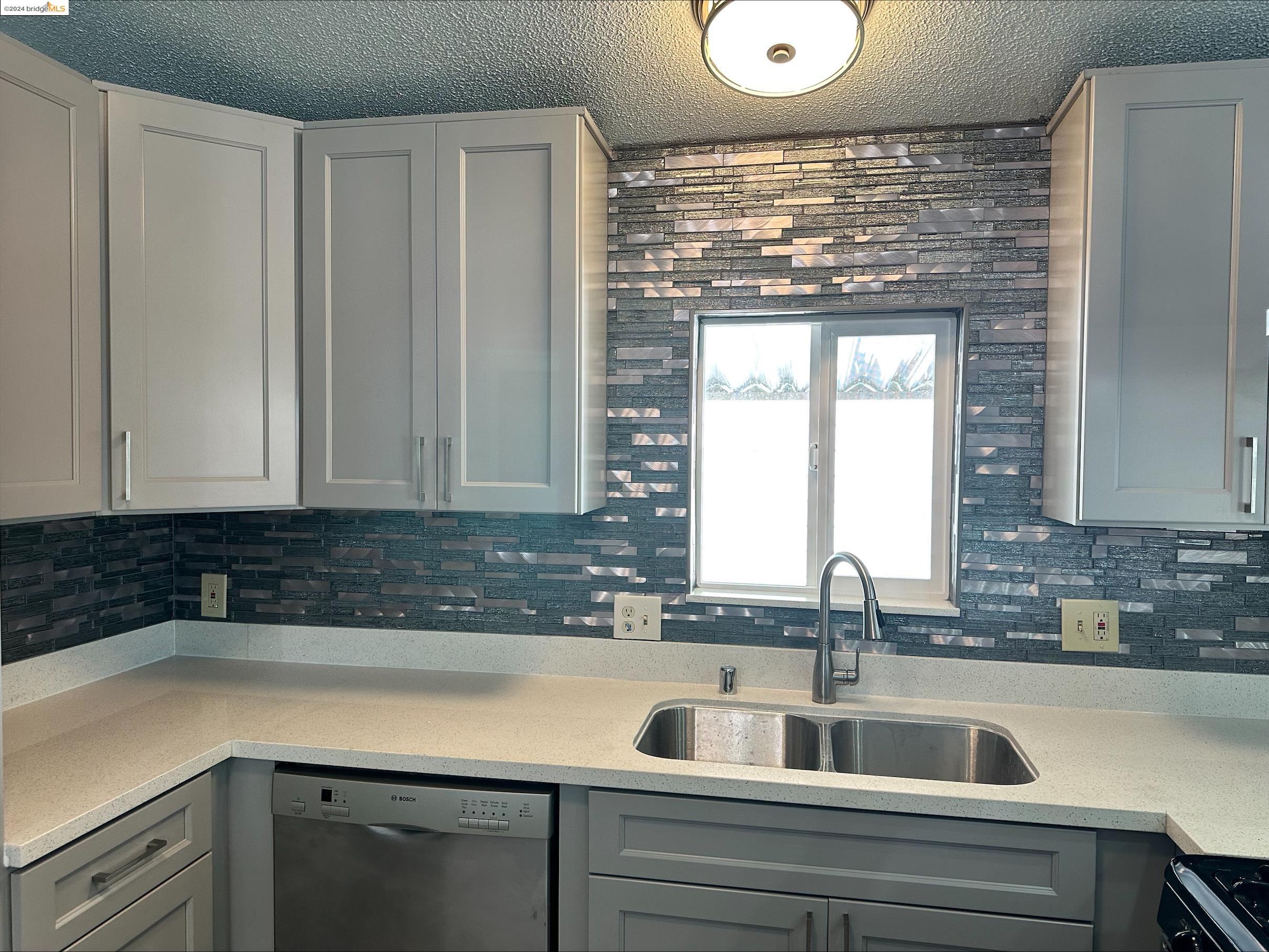 Detail Gallery Image 13 of 35 For 109 Klamath Dr #109,  Pittsburg,  CA 94565 - 3 Beds | 2 Baths