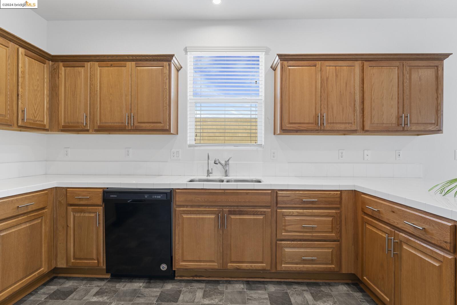 Detail Gallery Image 5 of 42 For 394 Ostrander Ave, Merced,  CA 95341 - 4 Beds | 2/1 Baths