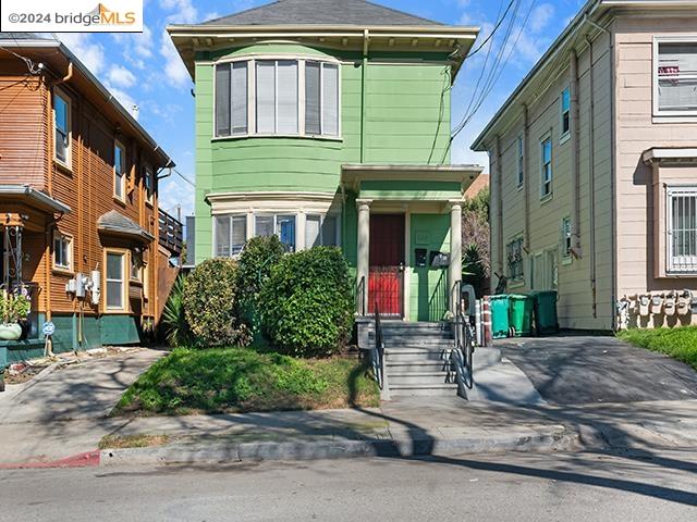 Detail Gallery Image 1 of 6 For 698 Brockhurst St a,  Oakland,  CA 94609 - 3 Beds | 1 Baths