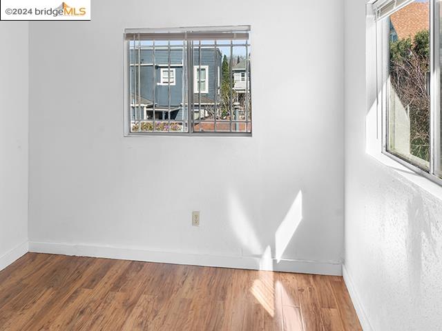 Detail Gallery Image 5 of 6 For 698 Brockhurst St a,  Oakland,  CA 94609 - 3 Beds | 1 Baths
