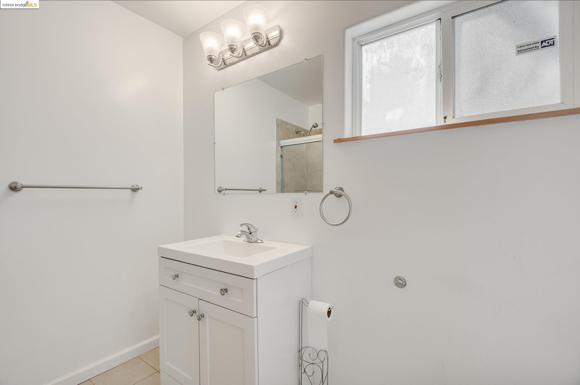 Detail Gallery Image 11 of 12 For 275 Haas Ave, San Leandro,  CA 94577 - 3 Beds | 1/1 Baths