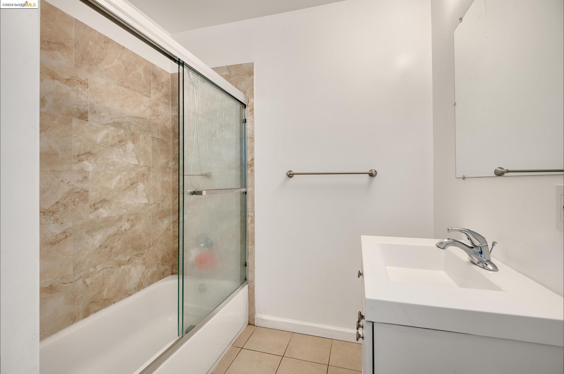 Detail Gallery Image 10 of 12 For 275 Haas Ave, San Leandro,  CA 94577 - 3 Beds | 1/1 Baths