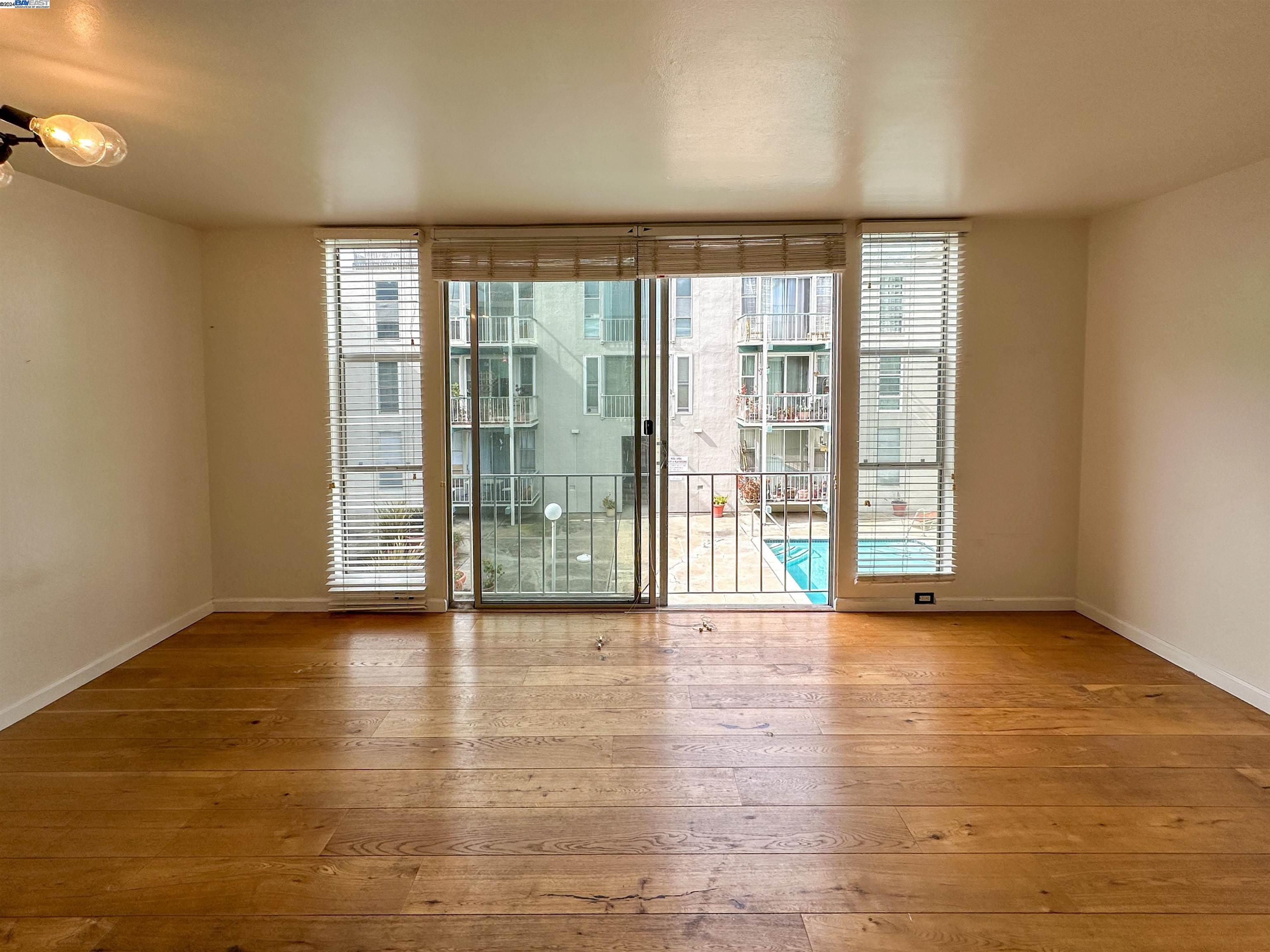 Detail Gallery Image 5 of 8 For 811 York St #206,  Oakland,  CA 94610 - 0 Beds | 1 Baths