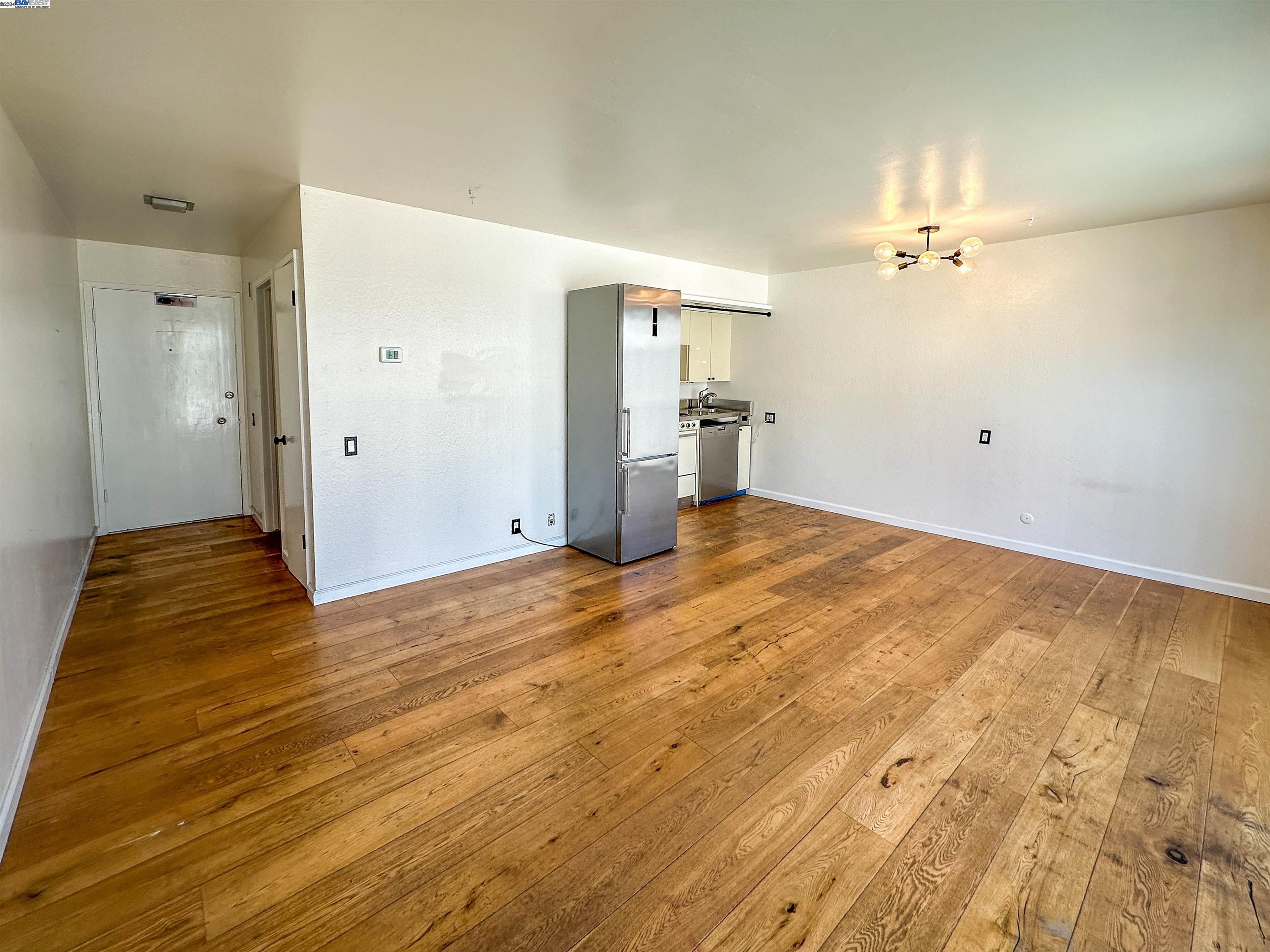 Detail Gallery Image 7 of 8 For 811 York St #206,  Oakland,  CA 94610 - 0 Beds | 1 Baths