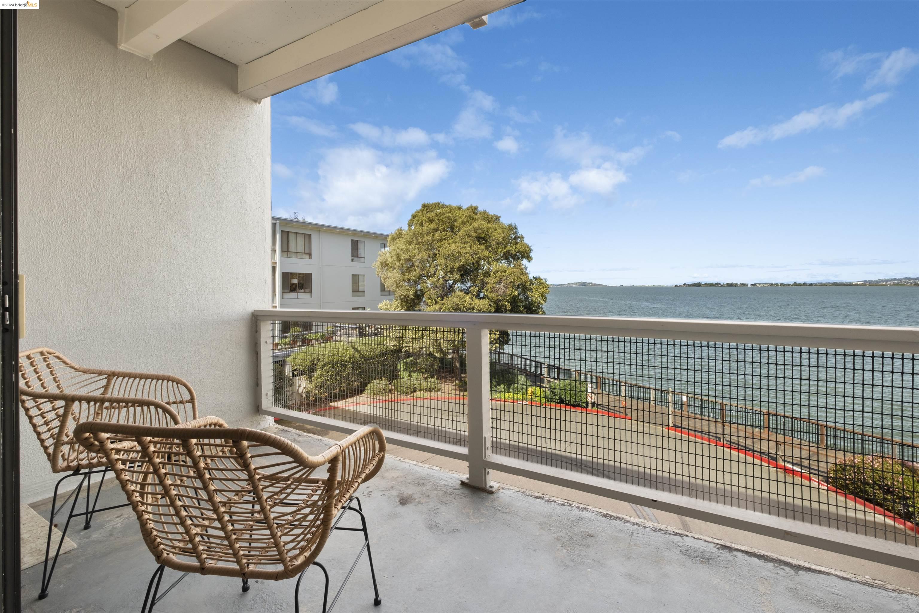 Detail Gallery Image 1 of 1 For 8 Captain Drive #E364,  Emeryville,  CA 94608 - 2 Beds | 1/1 Baths