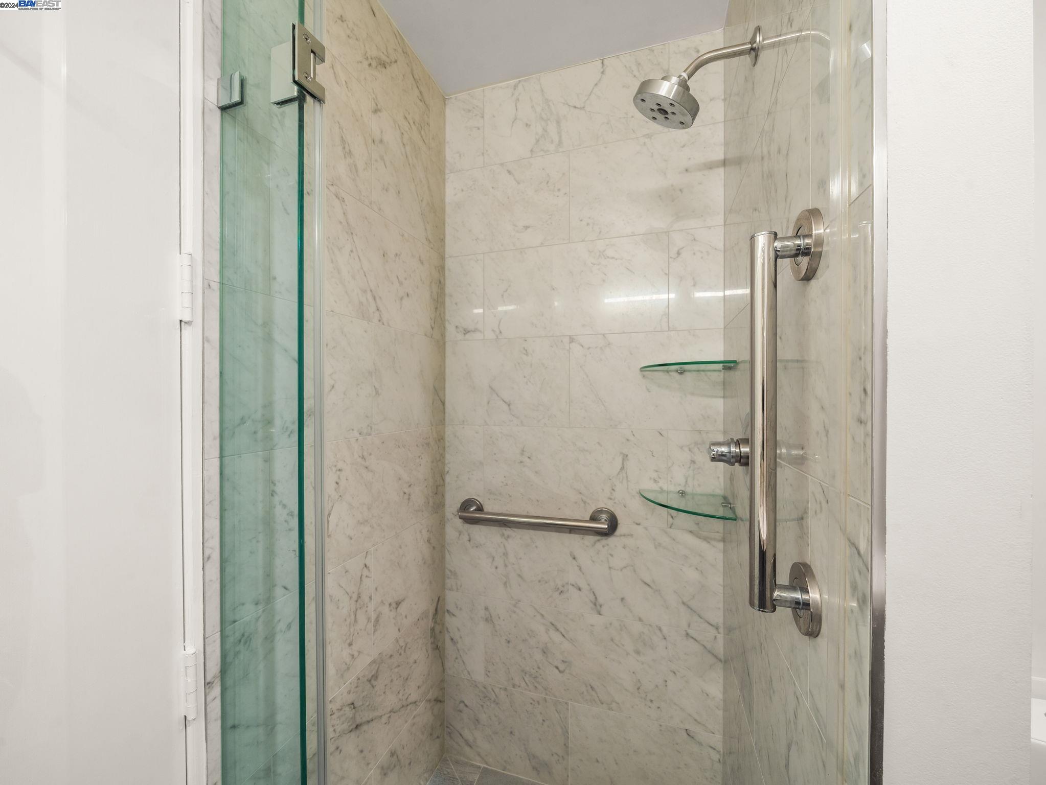Detail Gallery Image 9 of 39 For 565 Bellevue Ave #1204,  Oakland,  CA 94610 - 1 Beds | 2 Baths