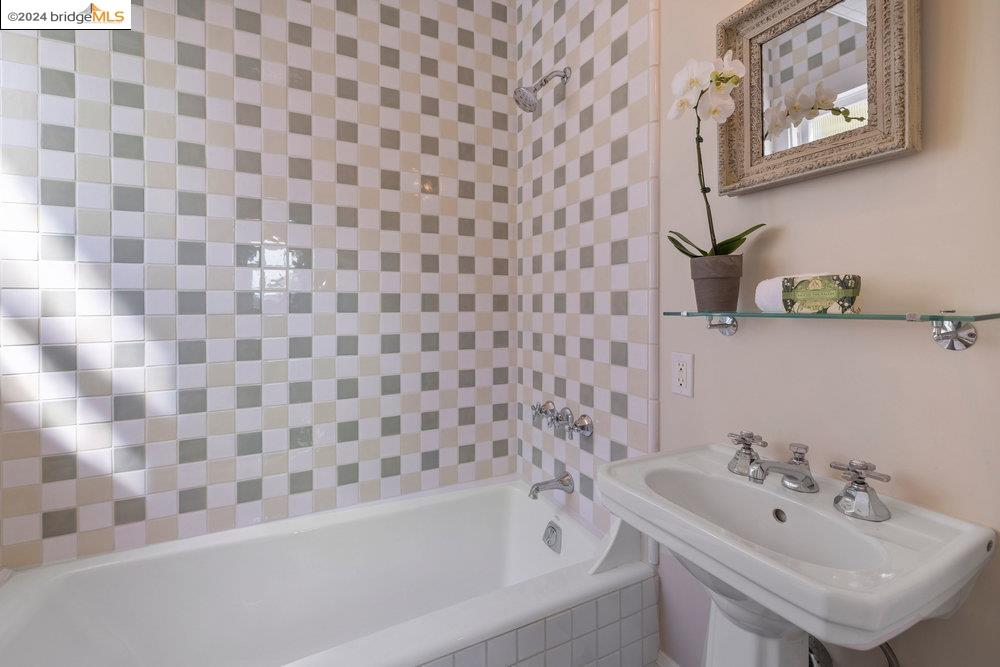 Detail Gallery Image 17 of 48 For 90 Fairview Ave, Piedmont,  CA 94610 - 3 Beds | 2 Baths