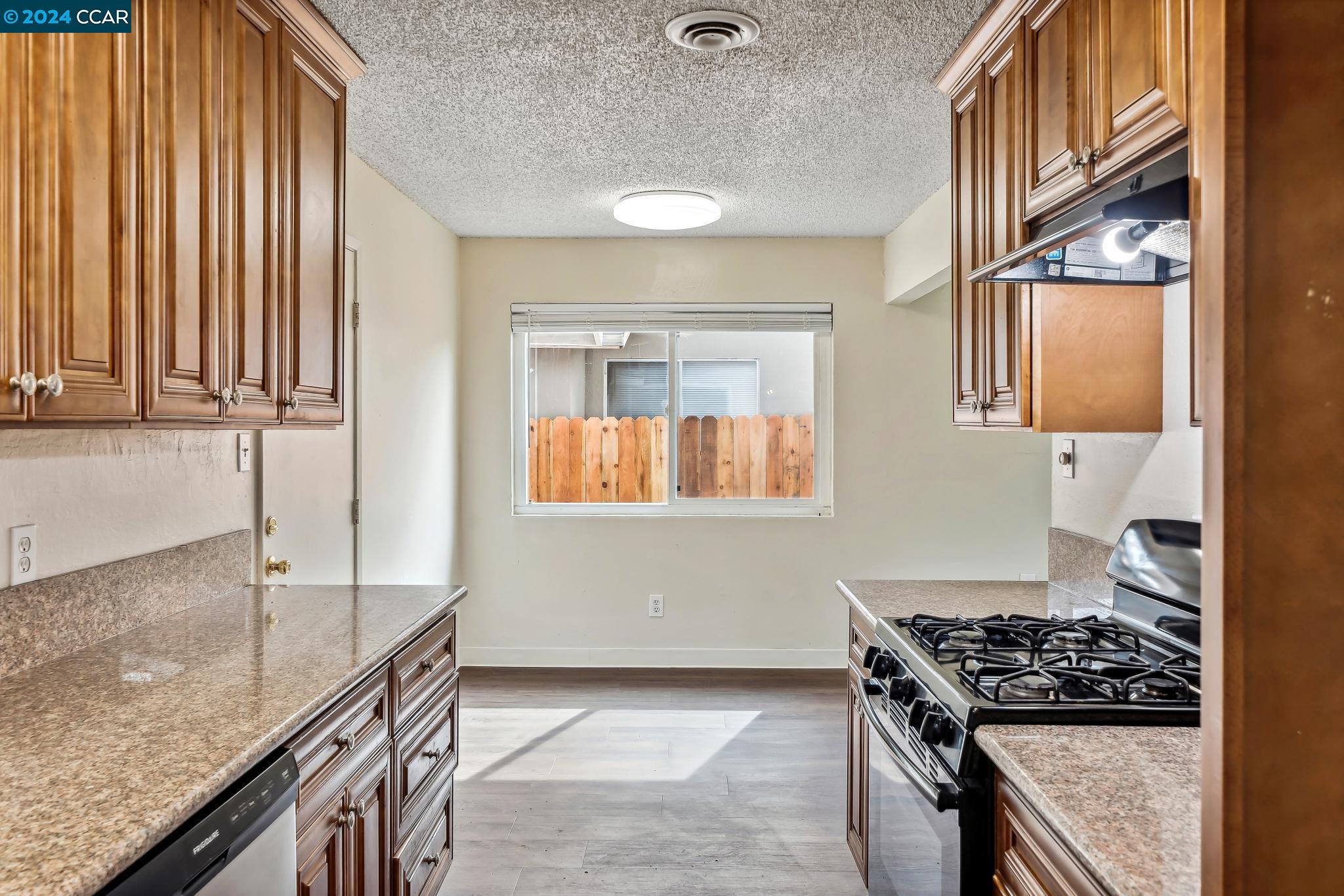 Detail Gallery Image 7 of 22 For 1320 Sheridan Ave, Roseville,  CA 95661 - 3 Beds | 2 Baths