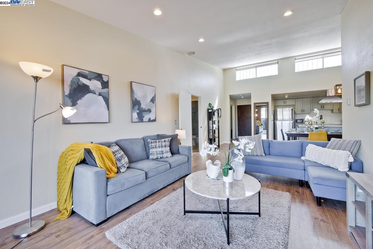 More Details about MLS # 41052544 : 398 PARROTT ST # 304