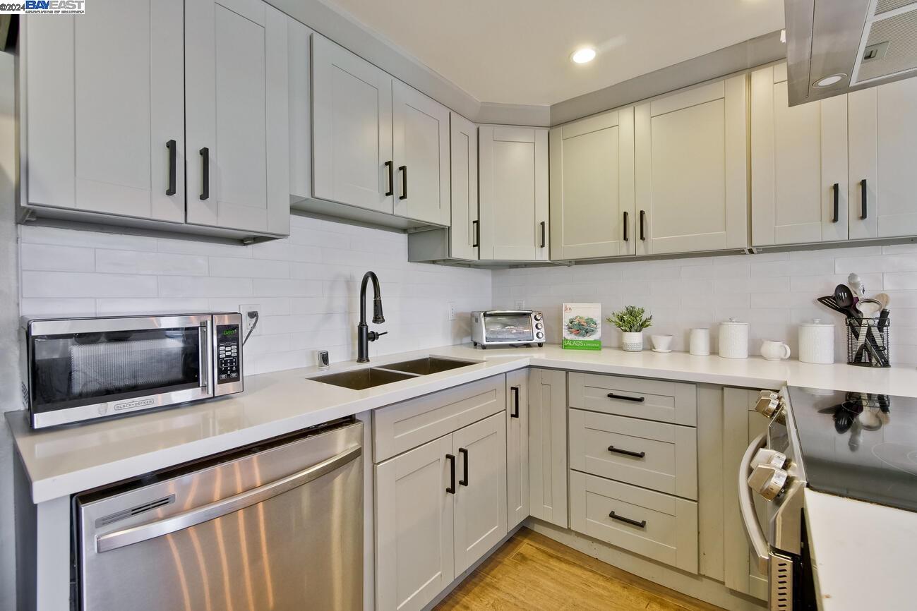 Detail Gallery Image 18 of 43 For 398 Parrott St #304,  San Leandro,  CA 94577 - 2 Beds | 2 Baths