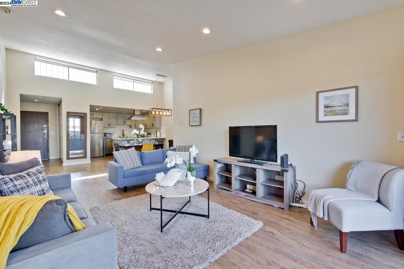Detail Gallery Image 8 of 43 For 398 Parrott St #304,  San Leandro,  CA 94577 - 2 Beds | 2 Baths