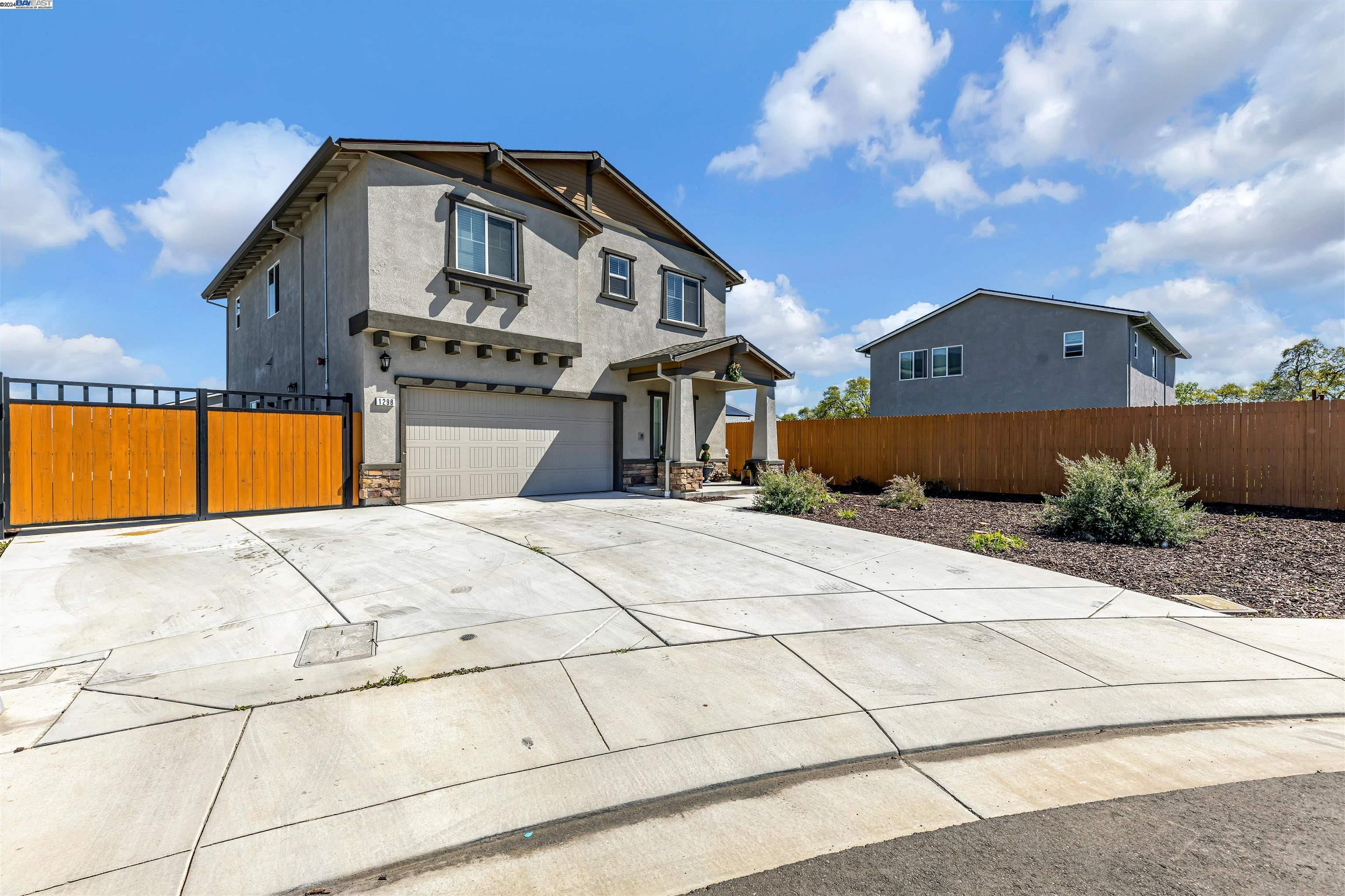 Detail Gallery Image 2 of 37 For 1298 S Osprey Ct, Stockton,  CA 95215 - 4 Beds | 2/1 Baths
