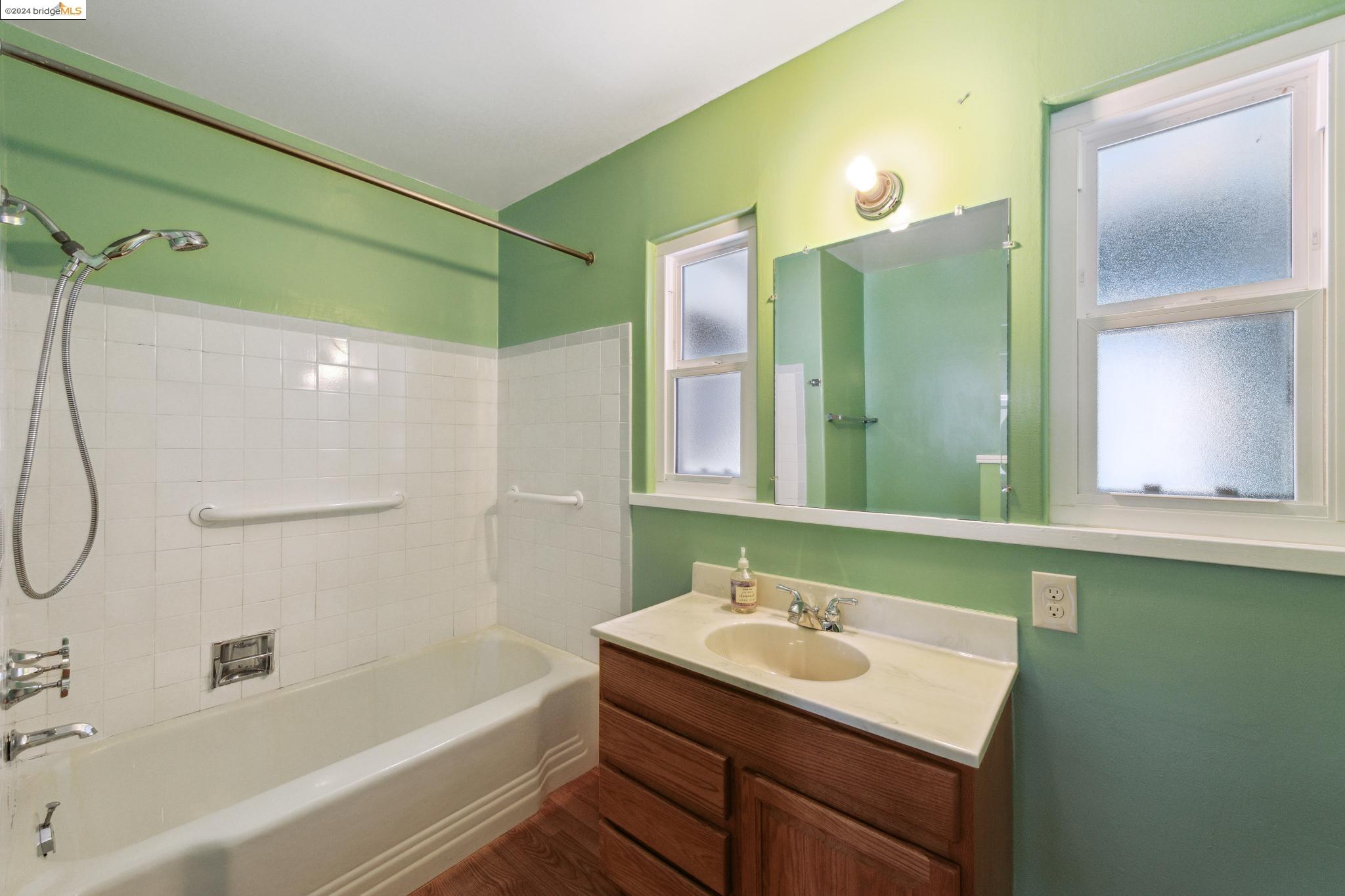 Detail Gallery Image 18 of 41 For 224 Cambridge Ave, Kensington,  CA 94708 - 3 Beds | 2 Baths