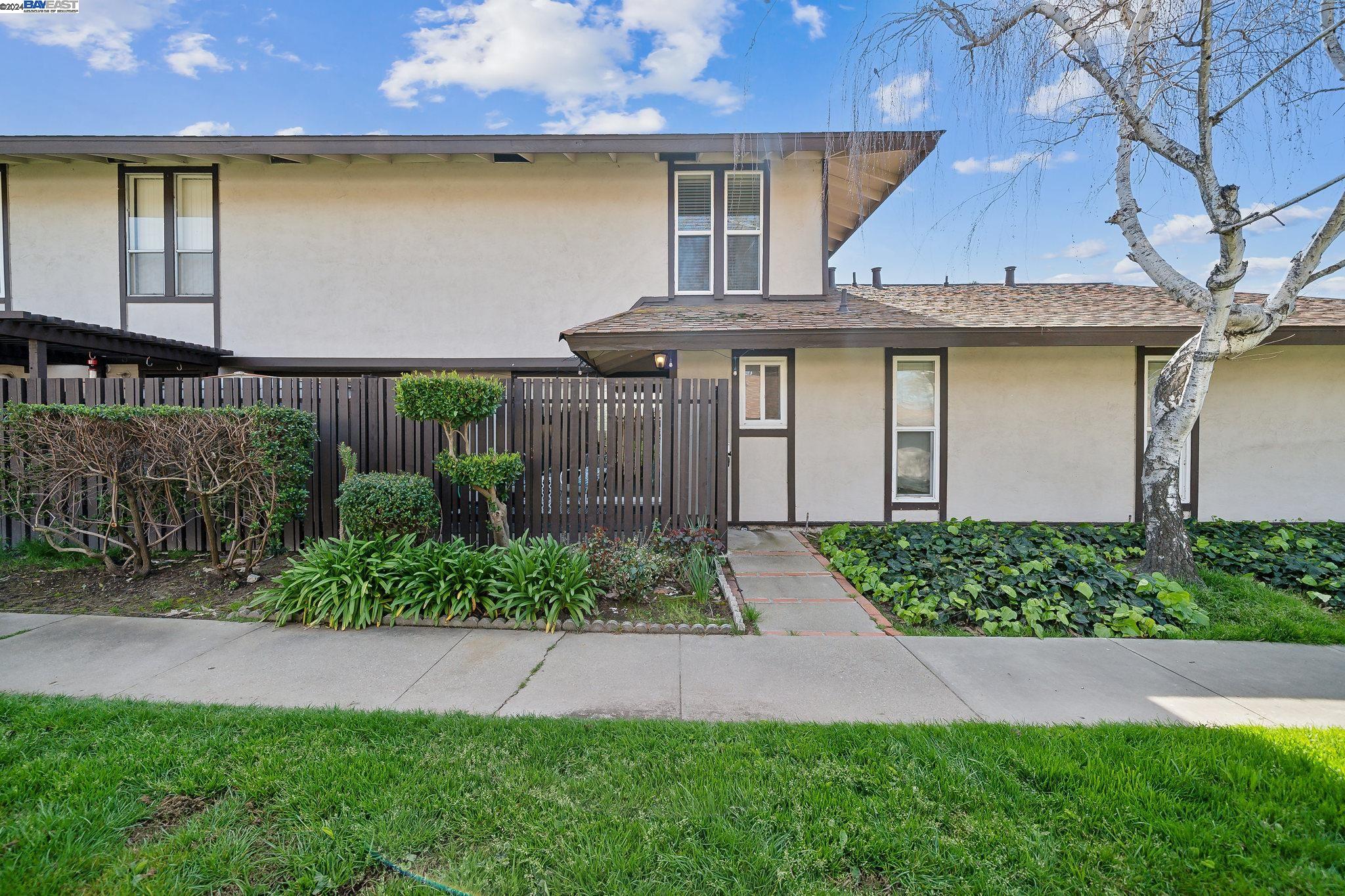Detail Gallery Image 1 of 1 For 5474 Roundtree Pl #I,  Concord,  CA 94521 - 2 Beds | 1/1 Baths