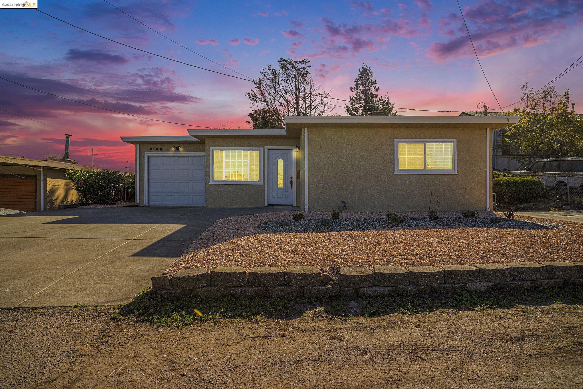 Detail Gallery Image 1 of 1 For 5158 Hilltop Dr, El Sobrante,  CA 94803 - 3 Beds | 2 Baths