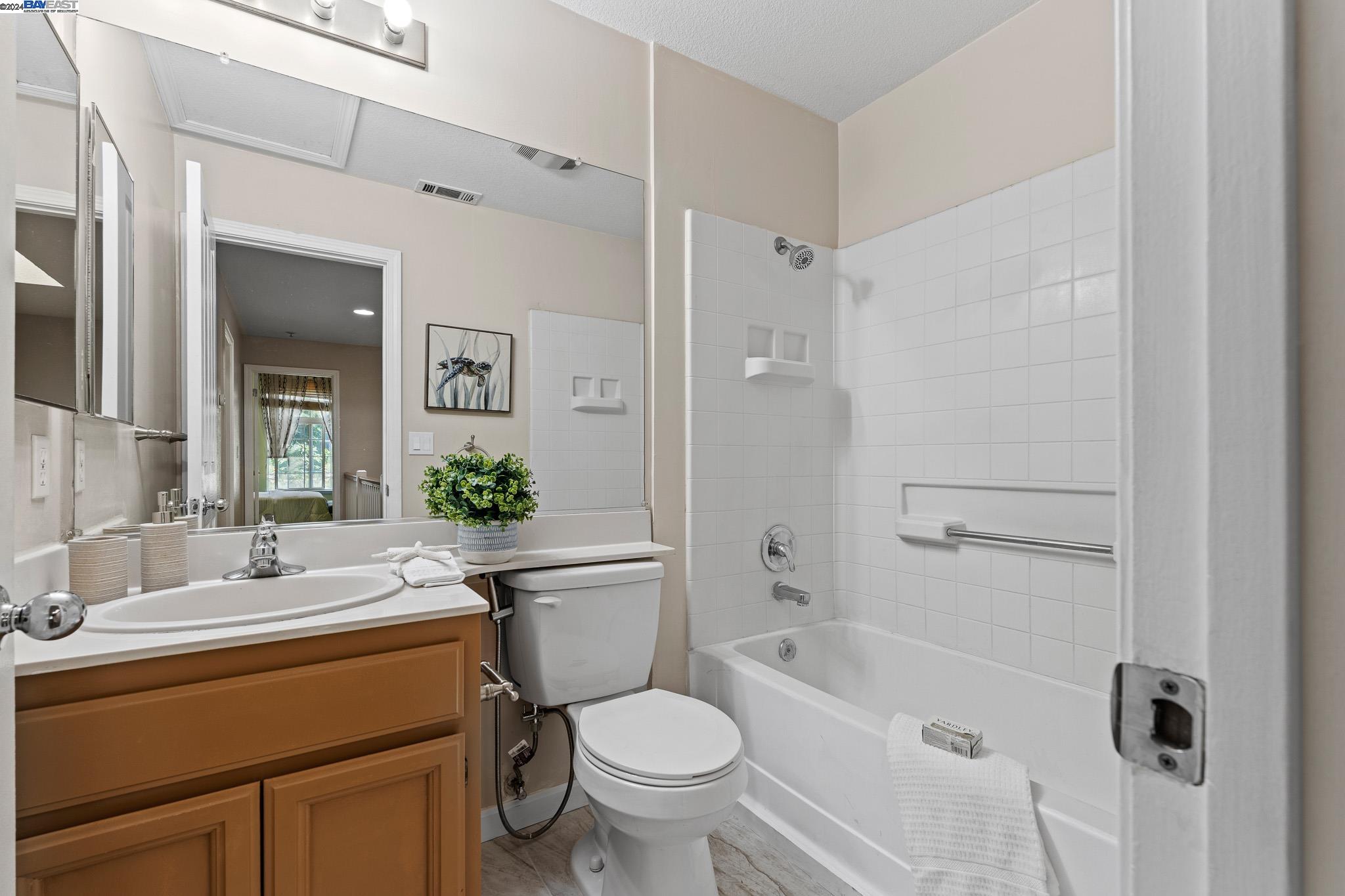 Detail Gallery Image 14 of 28 For 4268 Lucero Ct, Pleasanton,  CA 94588 - 3 Beds | 2/1 Baths