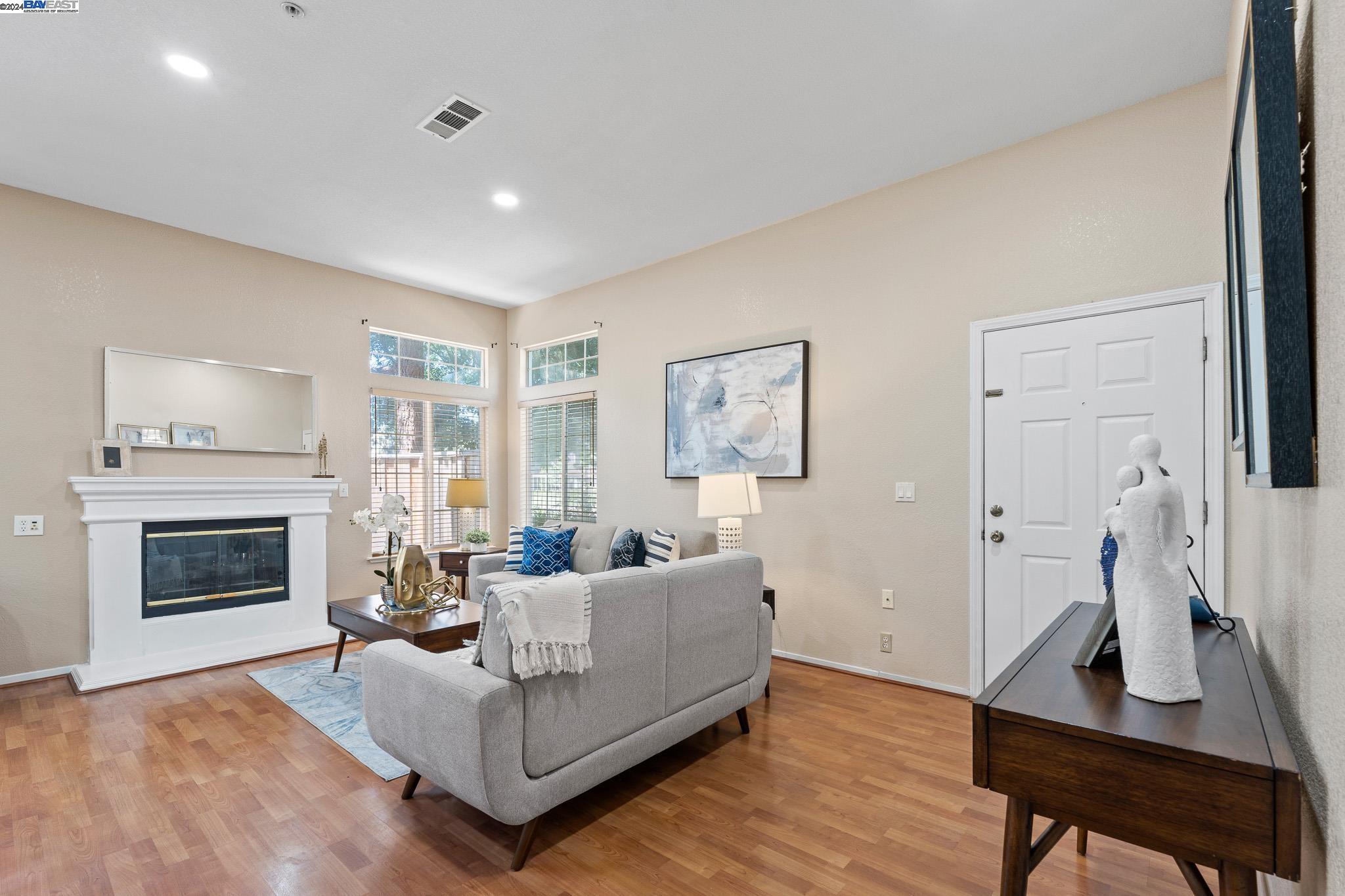 Detail Gallery Image 5 of 28 For 4268 Lucero Ct, Pleasanton,  CA 94588 - 3 Beds | 2/1 Baths