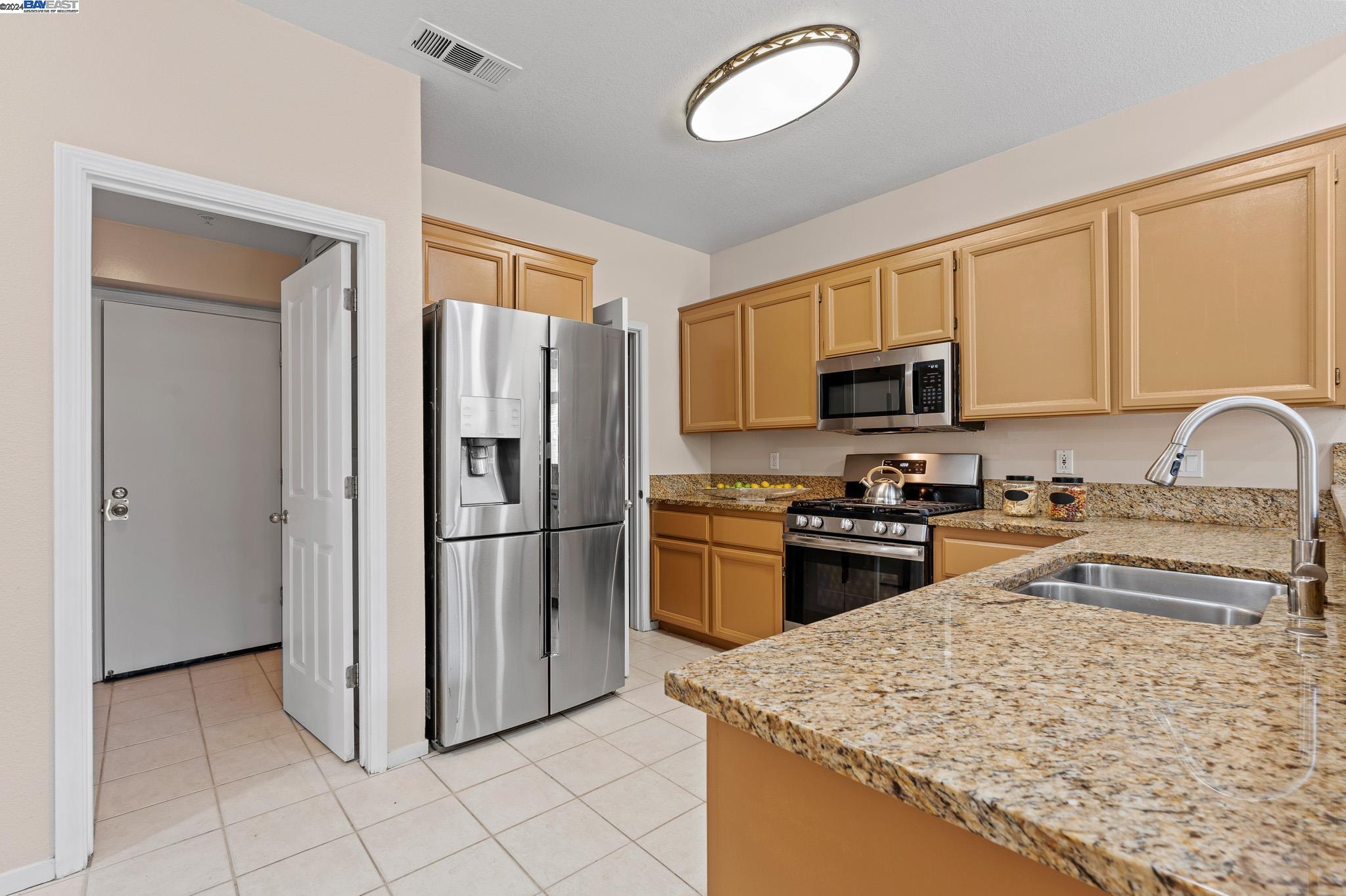 Detail Gallery Image 9 of 28 For 4268 Lucero Ct, Pleasanton,  CA 94588 - 3 Beds | 2/1 Baths