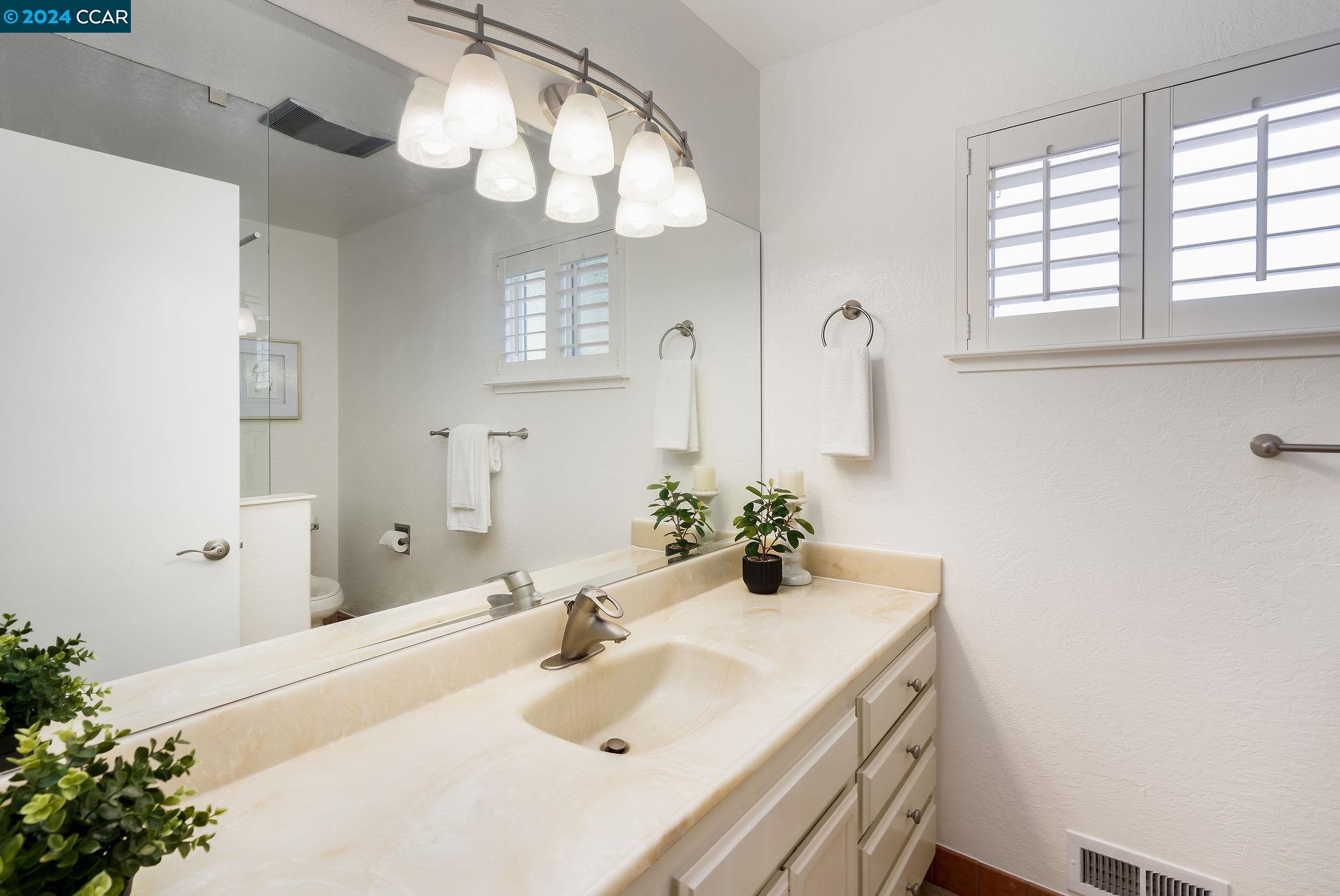 Detail Gallery Image 19 of 40 For 22274 Moselle Ct, Hayward,  CA 94541 - 3 Beds | 2/1 Baths