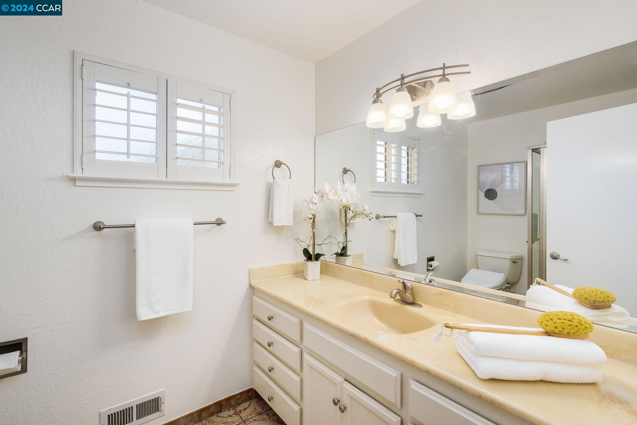 Detail Gallery Image 24 of 40 For 22274 Moselle Ct, Hayward,  CA 94541 - 3 Beds | 2/1 Baths