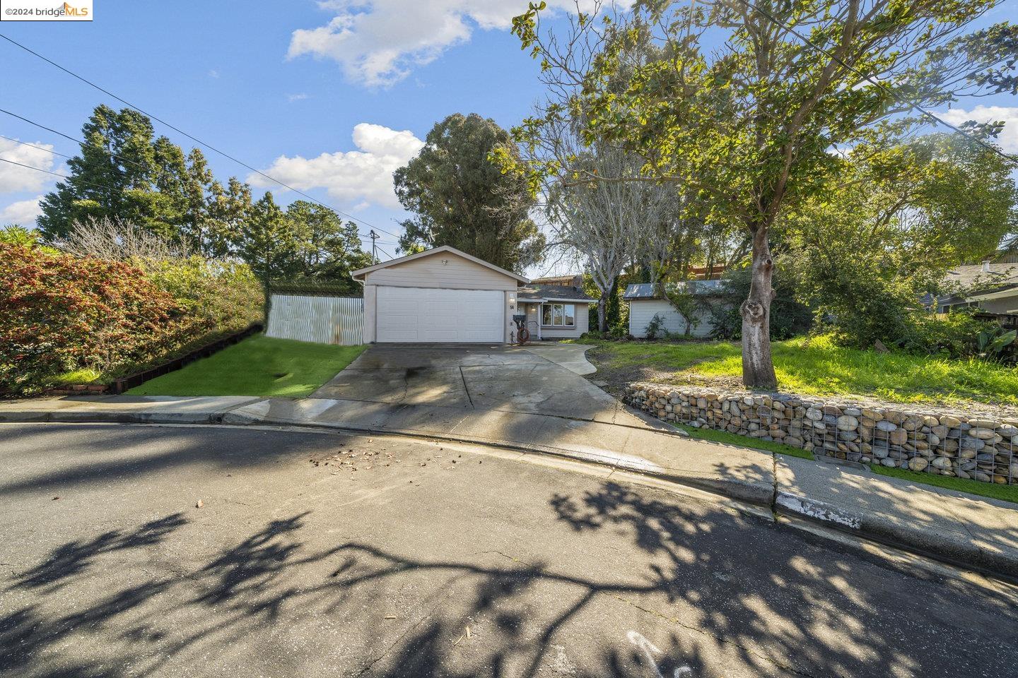 Detail Gallery Image 1 of 1 For 14 Coleen Ct, San Pablo,  CA 94806 - 4 Beds | 2 Baths