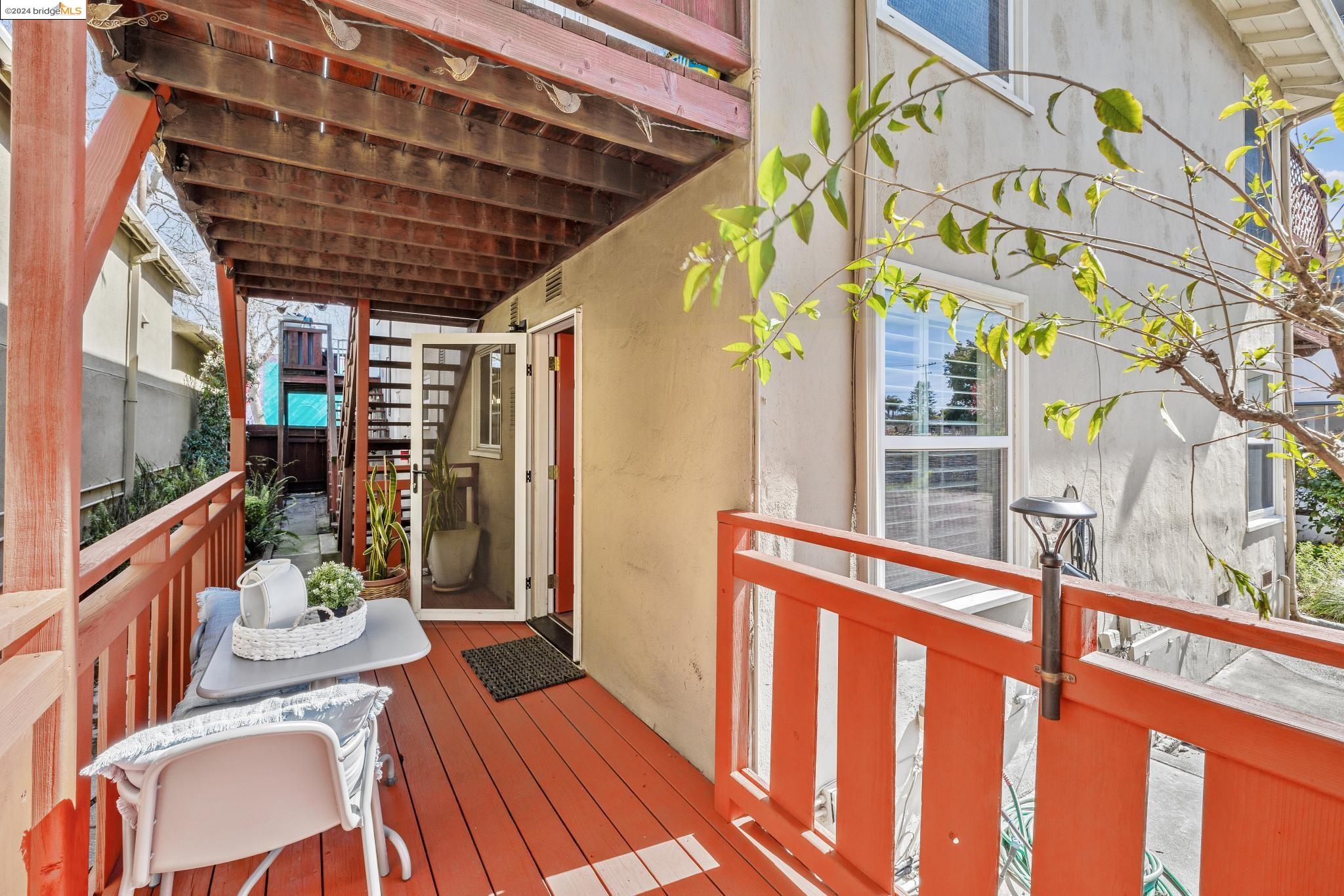 Detail Gallery Image 17 of 30 For 1644 San Pablo Ave #D,  Berkeley,  CA 94702 - 1 Beds | 1 Baths