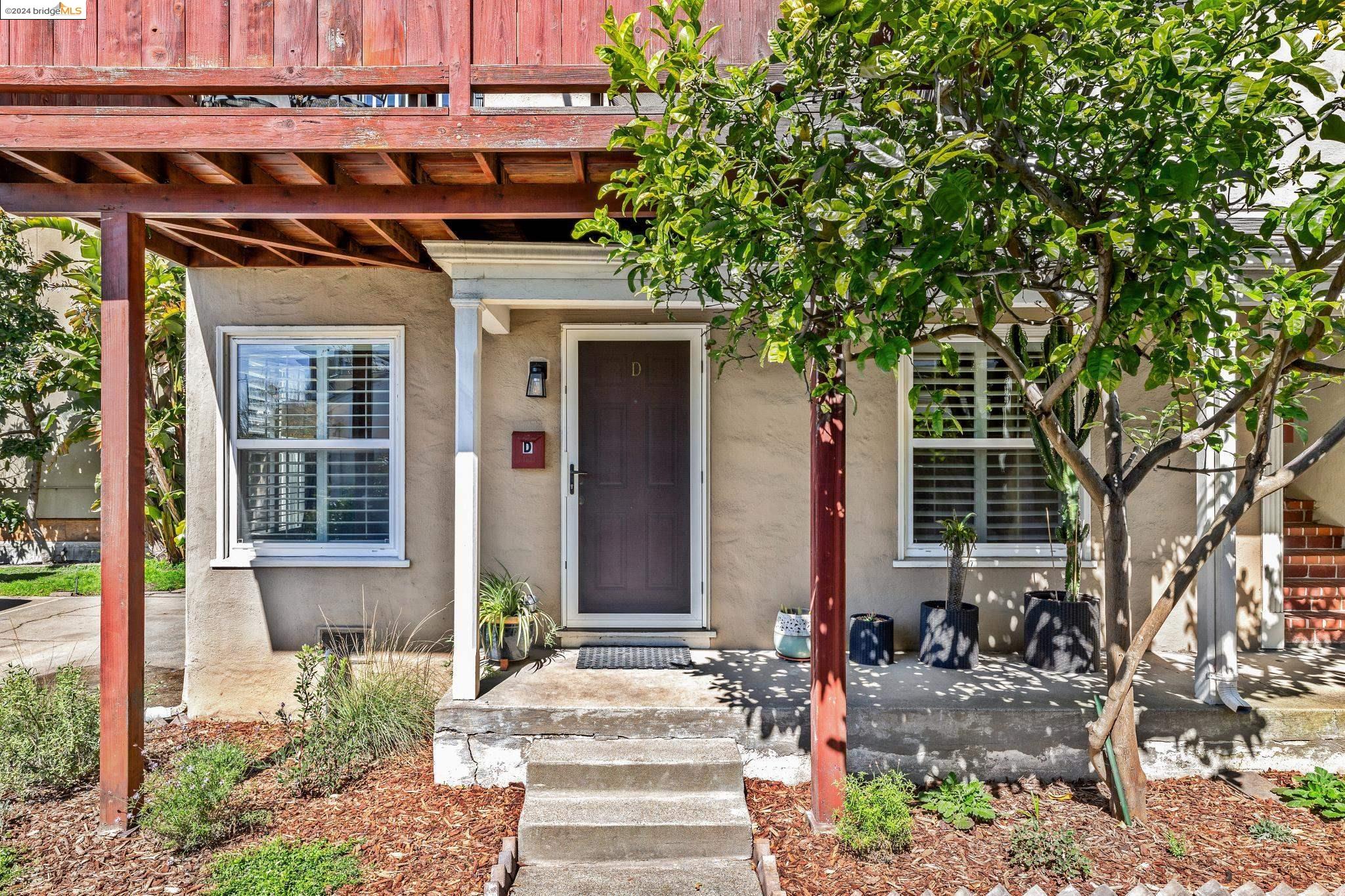Detail Gallery Image 3 of 30 For 1644 San Pablo Ave #D,  Berkeley,  CA 94702 - 1 Beds | 1 Baths