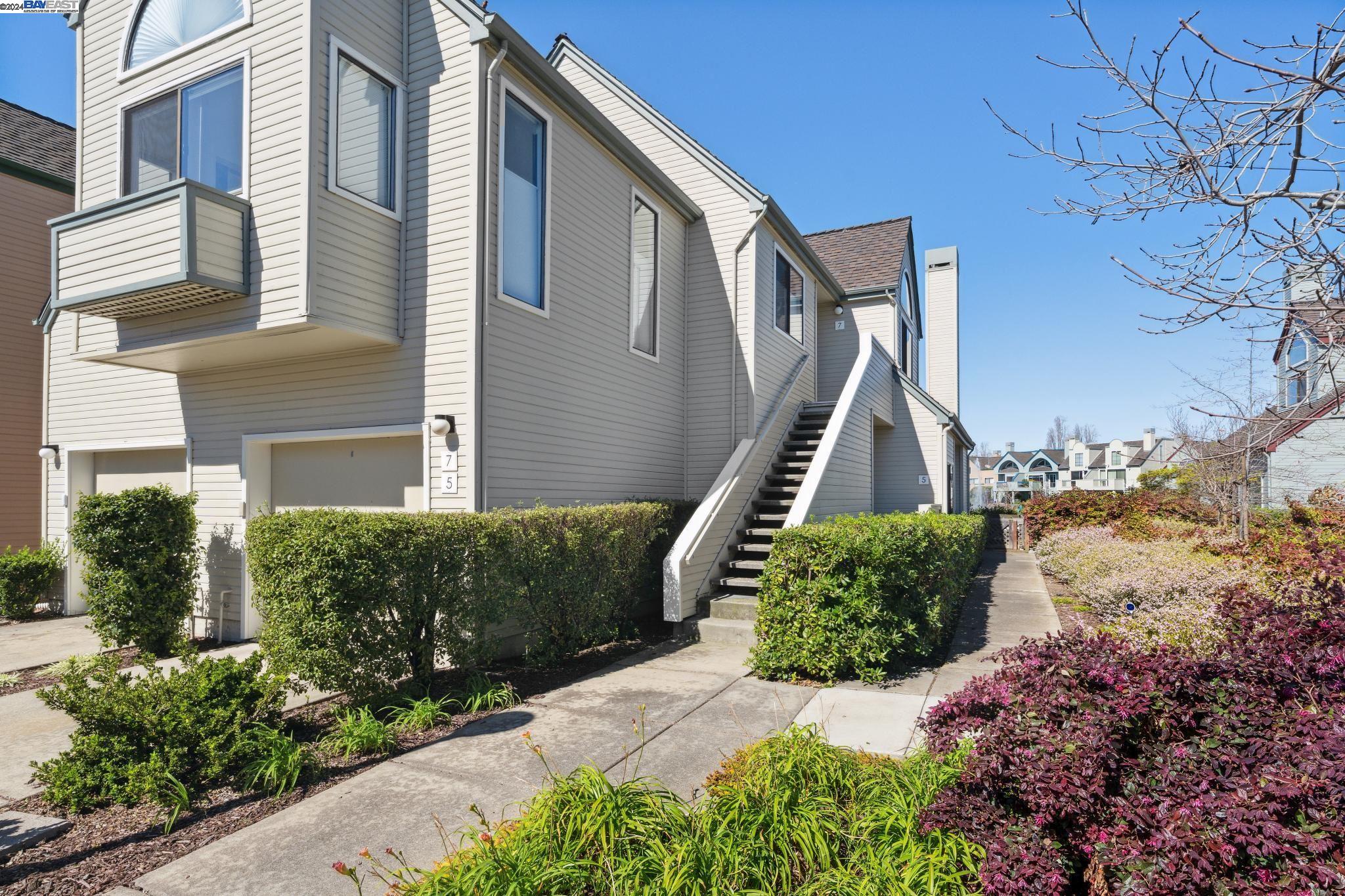 Detail Gallery Image 2 of 42 For 5 Courageous Ct #C51,  Alameda,  CA 94501 - 2 Beds | 2 Baths