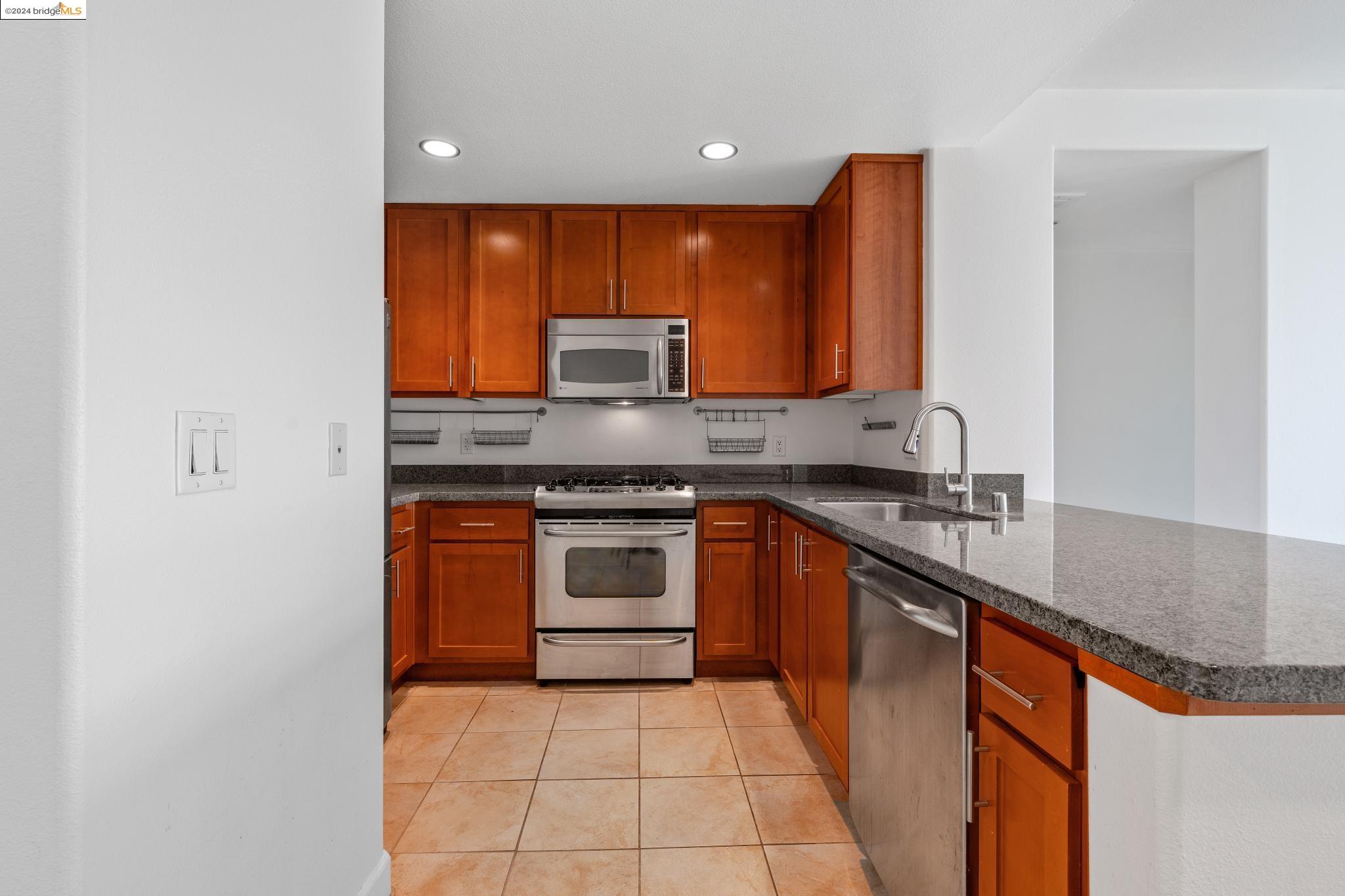 Detail Gallery Image 15 of 27 For 423 7th St #707,  Oakland,  CA 94607 - 1 Beds | 1 Baths