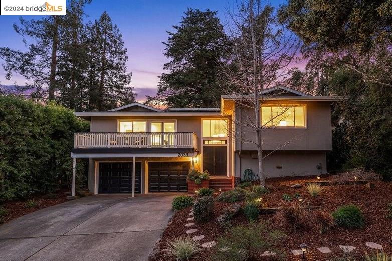 Detail Gallery Image 1 of 1 For 2039 Trafalgar Pl, Oakland,  CA 94611 - 3 Beds | 2 Baths