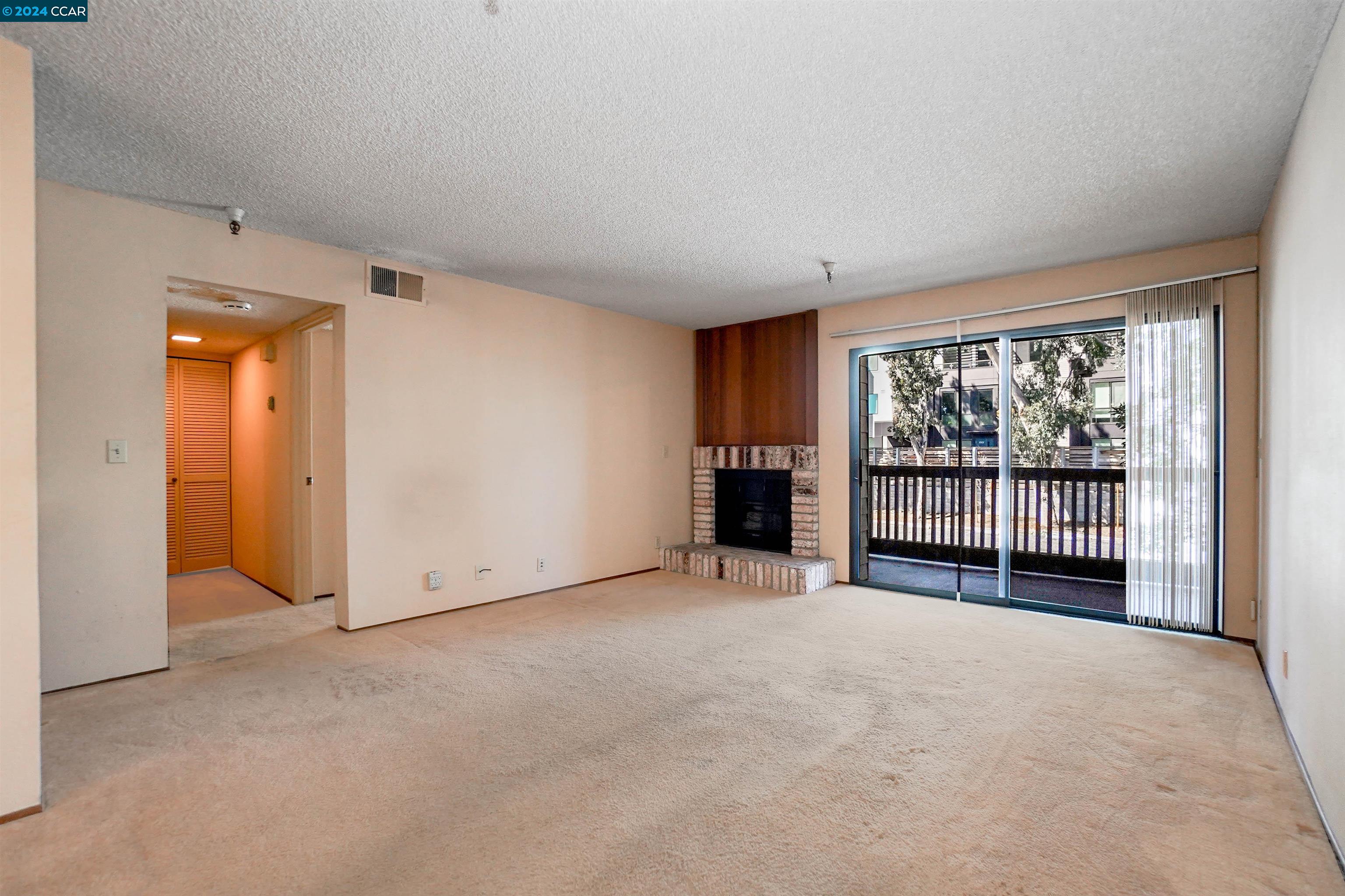 Detail Gallery Image 16 of 34 For 2211 Latham St #124,  Mountain View,  CA 94040 - 2 Beds | 2 Baths