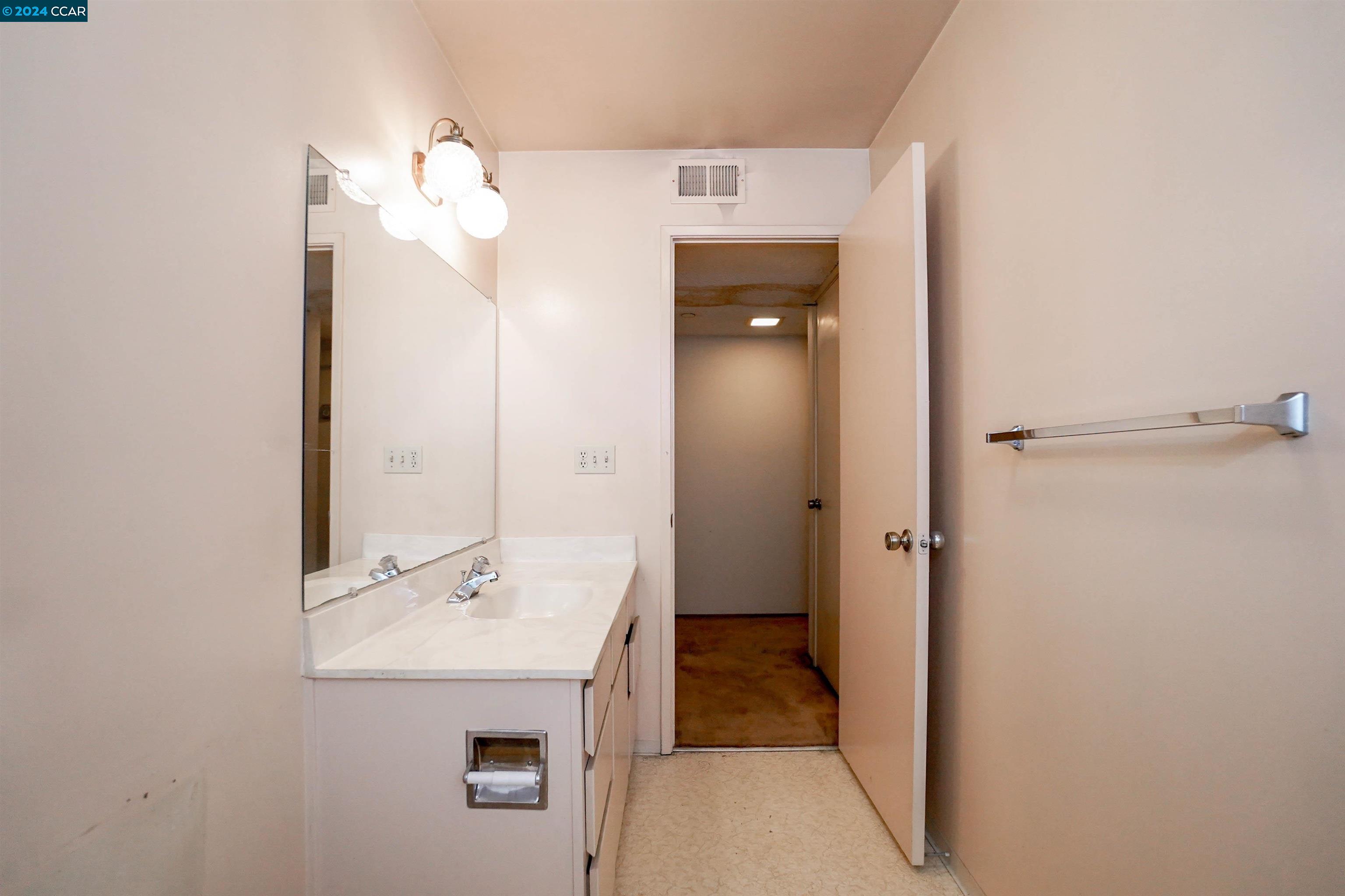 Detail Gallery Image 23 of 34 For 2211 Latham St #124,  Mountain View,  CA 94040 - 2 Beds | 2 Baths