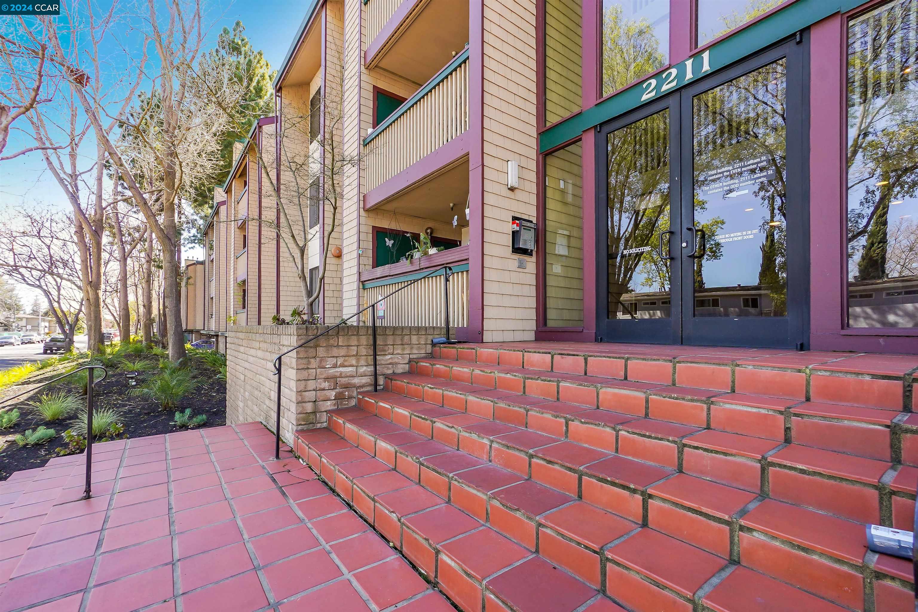 Detail Gallery Image 7 of 34 For 2211 Latham St #124,  Mountain View,  CA 94040 - 2 Beds | 2 Baths