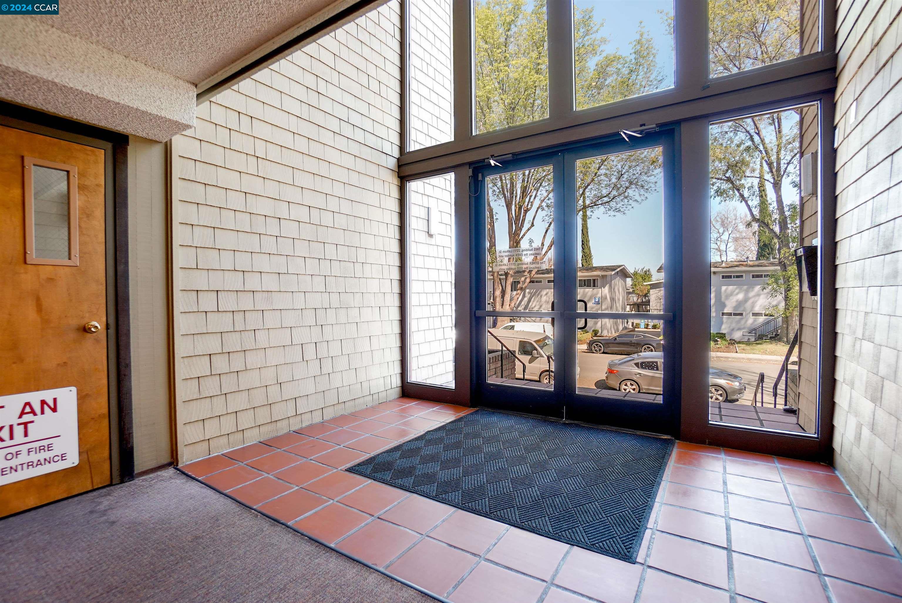 Detail Gallery Image 10 of 34 For 2211 Latham St #124,  Mountain View,  CA 94040 - 2 Beds | 2 Baths