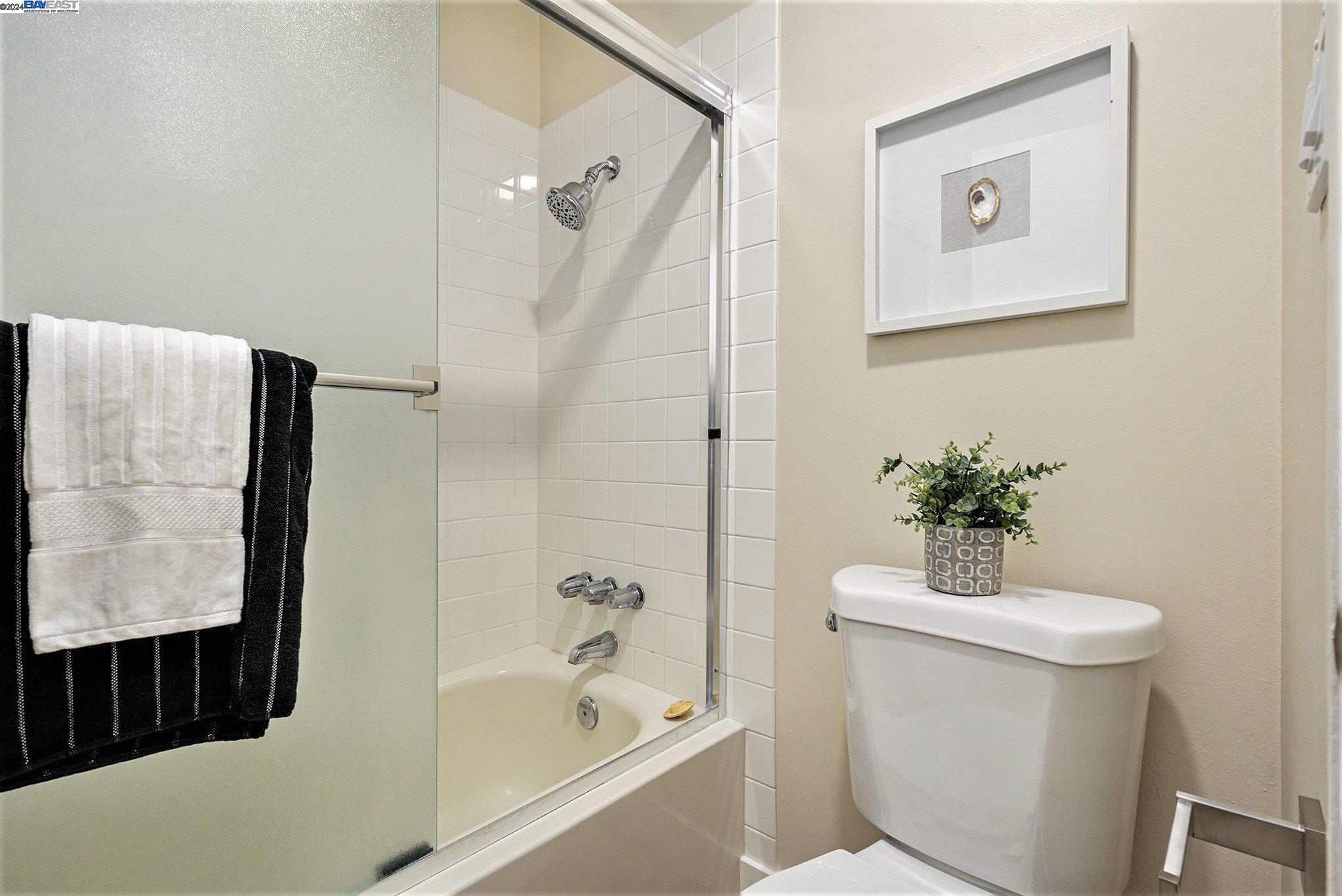 Detail Gallery Image 21 of 33 For 3107 La Campania, Alameda,  CA 94502 - 3 Beds | 1/1 Baths