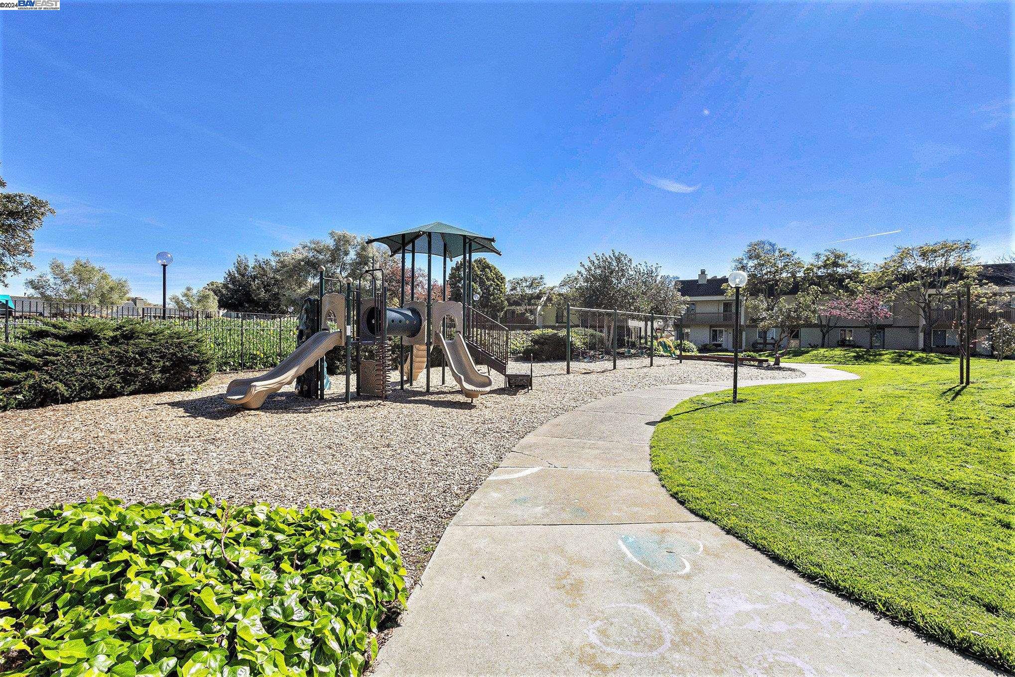 Detail Gallery Image 31 of 33 For 3107 La Campania, Alameda,  CA 94502 - 3 Beds | 1/1 Baths