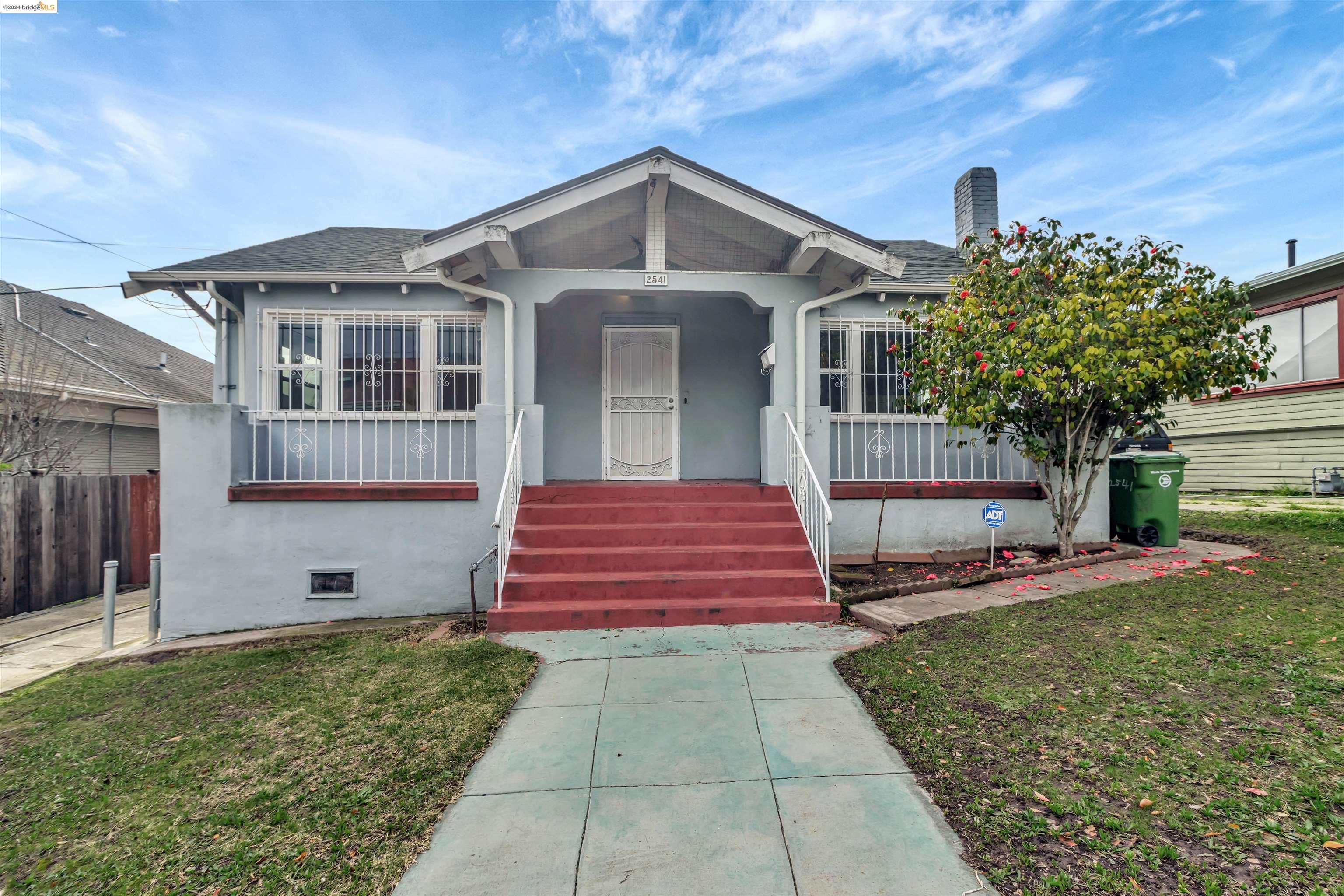 2541 Wakefield Ave, Oakland, CA 94606 Listing Photo  1