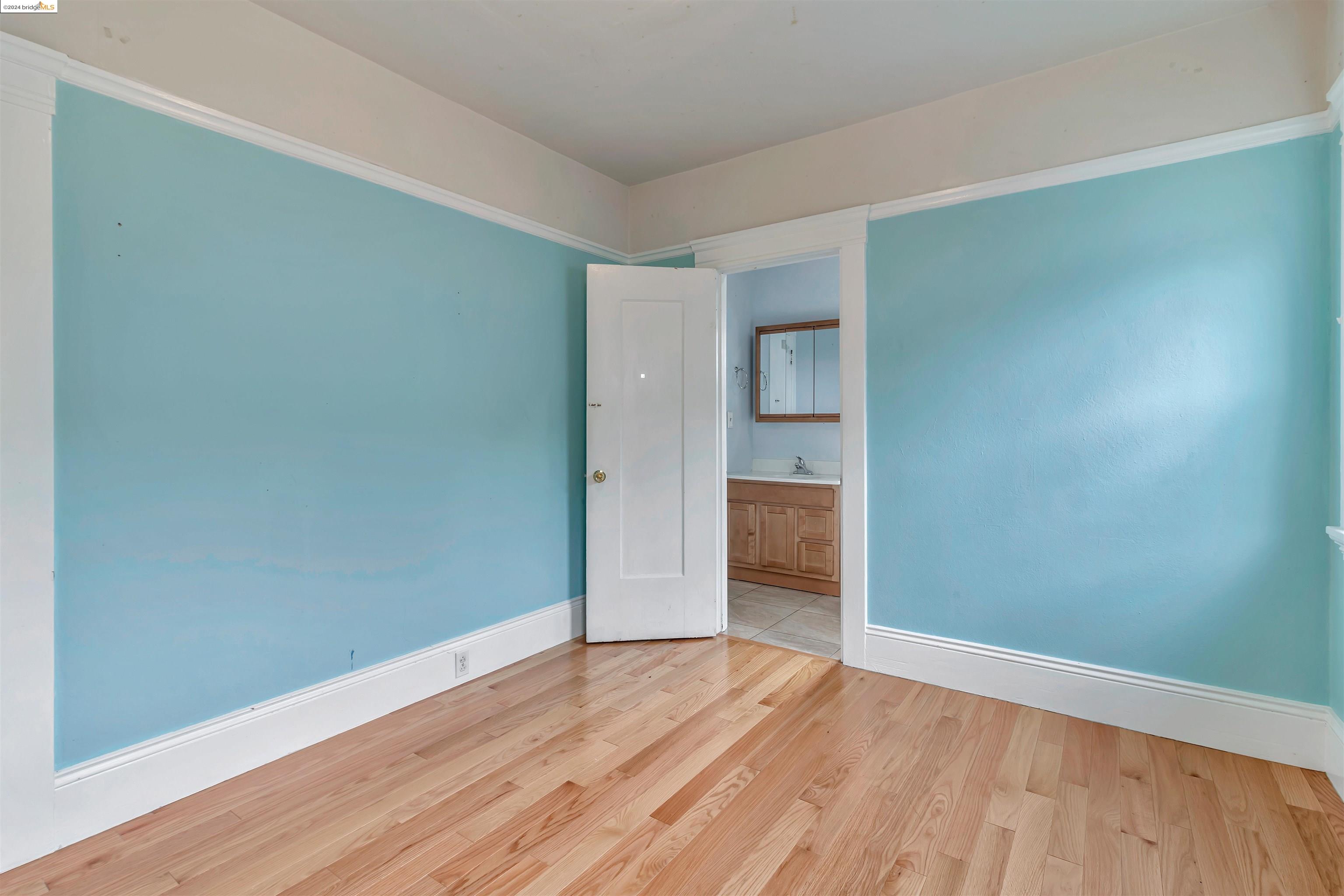 Detail Gallery Image 14 of 40 For 2541 Wakefield Ave, Oakland,  CA 94606 - 3 Beds | 2 Baths