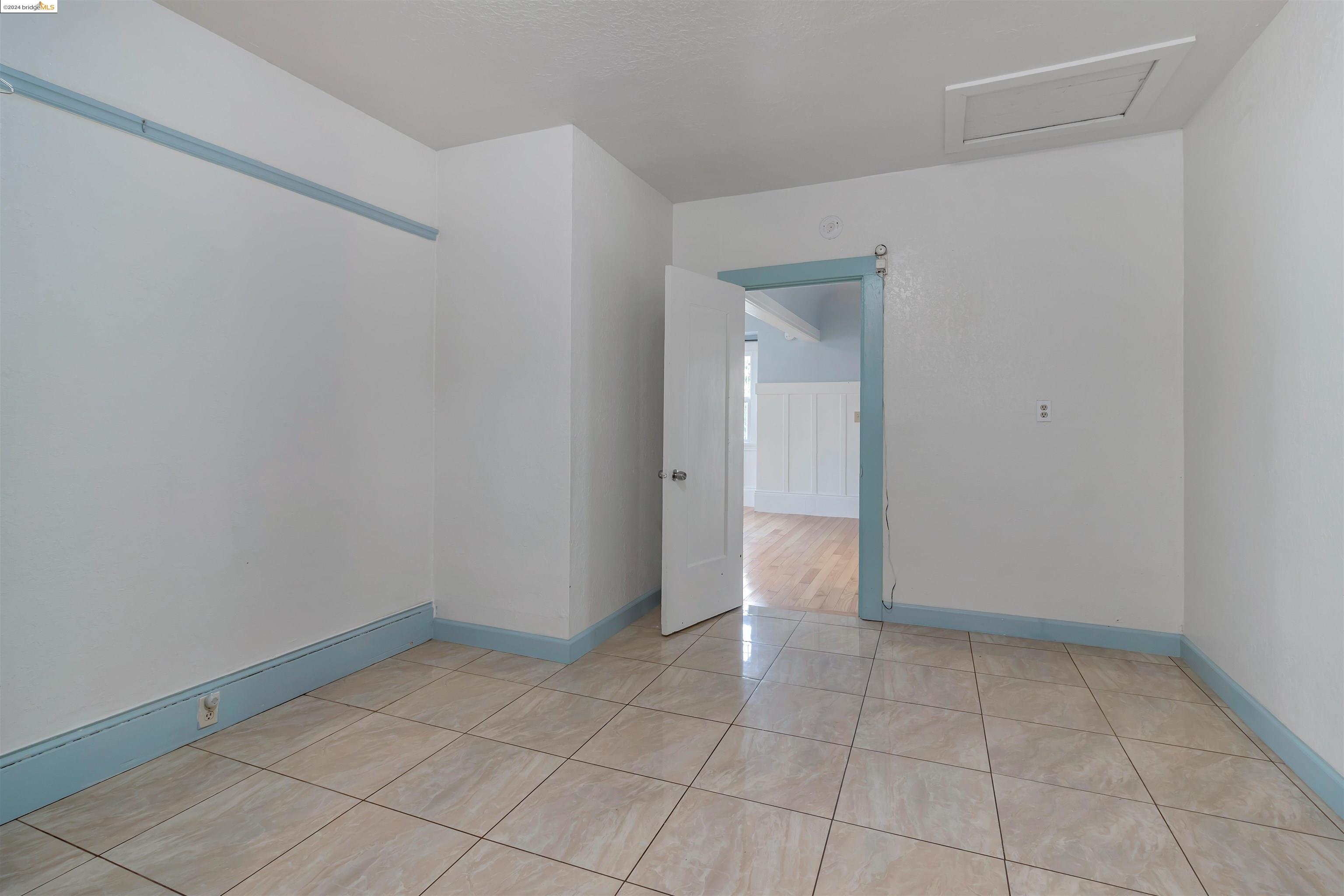 Detail Gallery Image 17 of 40 For 2541 Wakefield Ave, Oakland,  CA 94606 - 3 Beds | 2 Baths