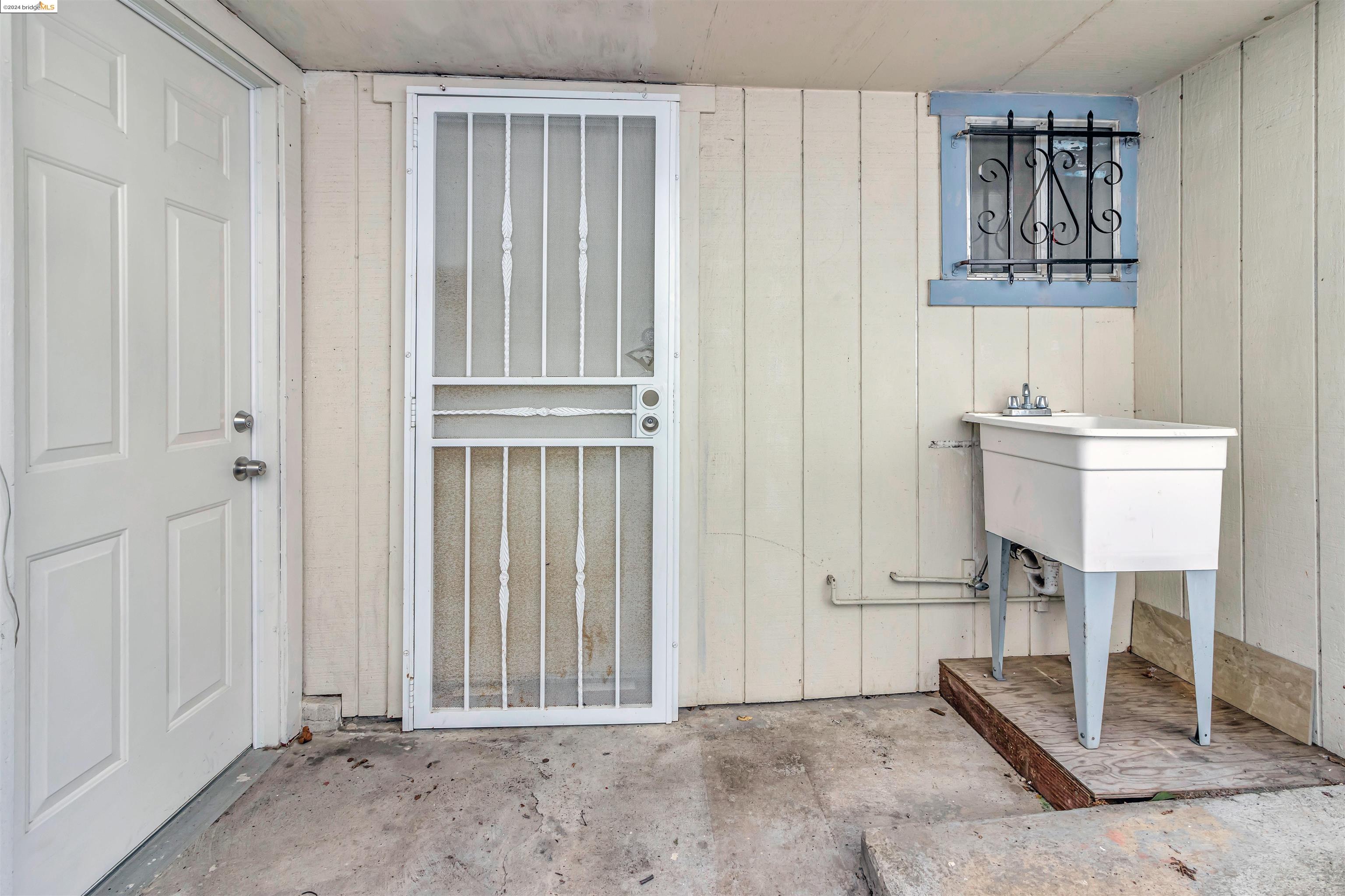 Detail Gallery Image 28 of 40 For 2541 Wakefield Ave, Oakland,  CA 94606 - 3 Beds | 2 Baths