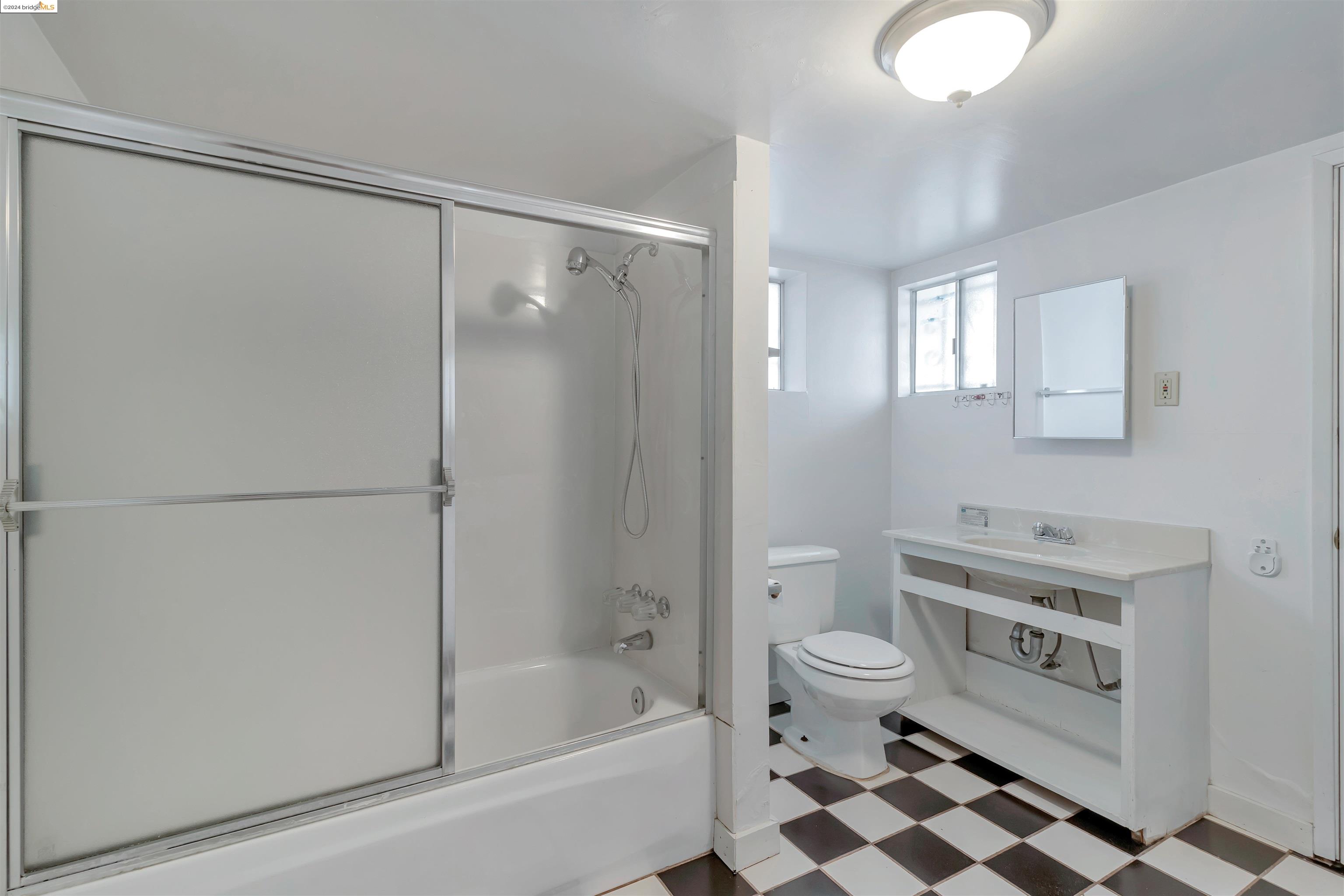 Detail Gallery Image 34 of 40 For 2541 Wakefield Ave, Oakland,  CA 94606 - 3 Beds | 2 Baths