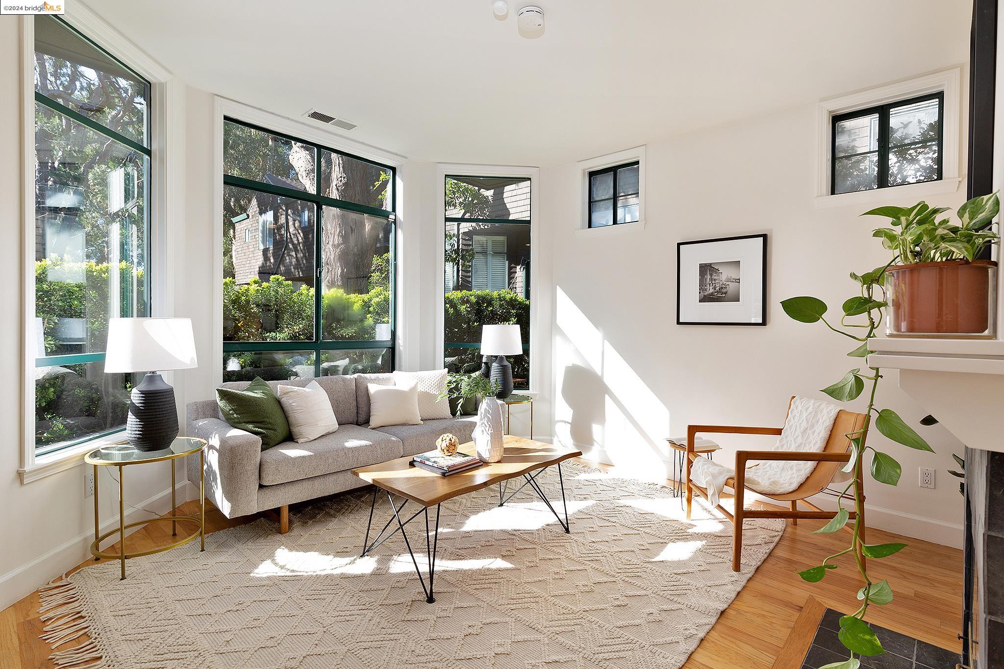 Detail Gallery Image 1 of 1 For 2012 Hearst Ave a,  Berkeley,  CA 94709 - 2 Beds | 1/1 Baths