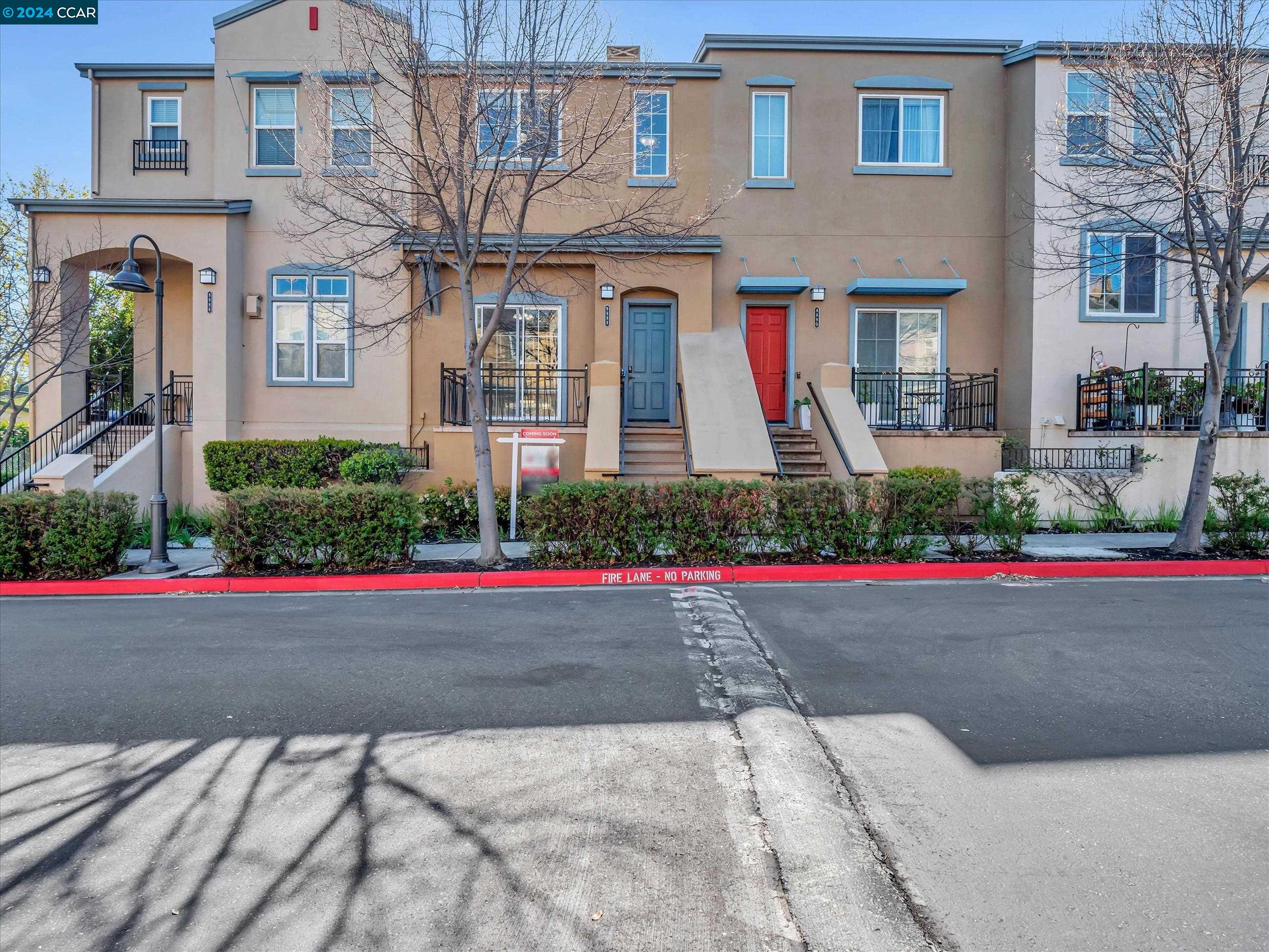 Detail Gallery Image 1 of 33 For 8888 Bellina Cmns, Dublin,  CA 94568 - 3 Beds | 2/1 Baths