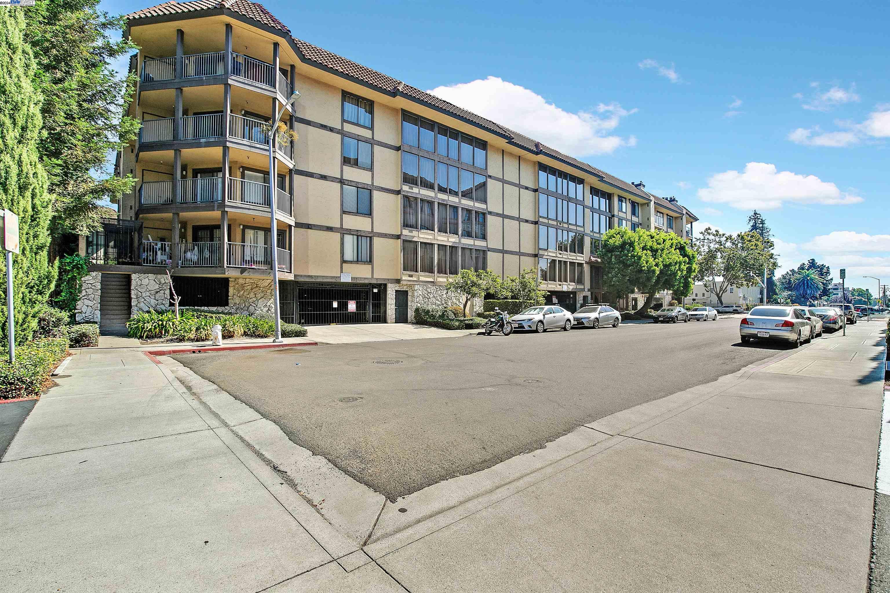 Detail Gallery Image 1 of 31 For 1132 Carpentier St #104,  San Leandro,  CA 94577 - 2 Beds | 2 Baths
