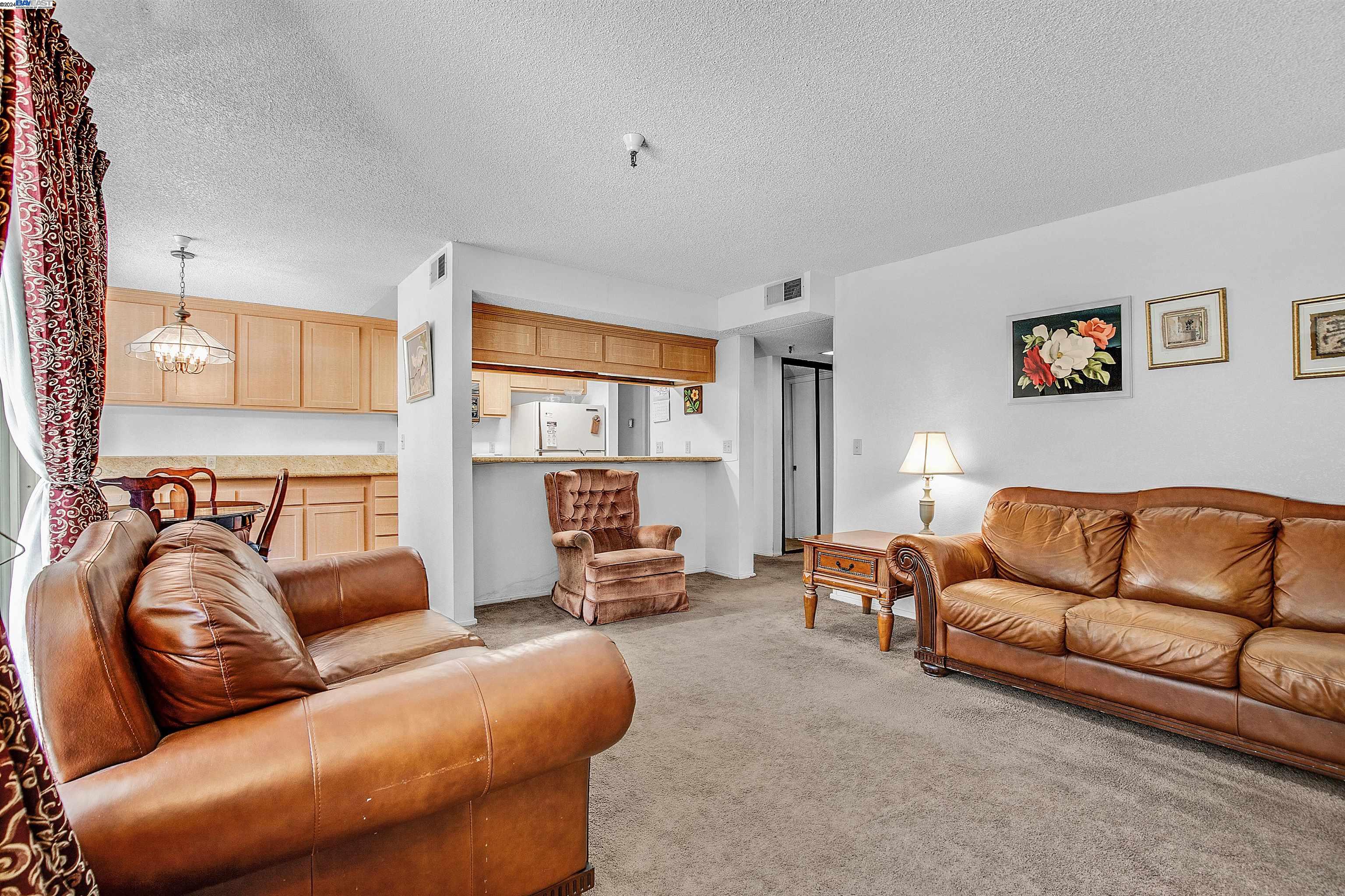 Detail Gallery Image 6 of 31 For 1132 Carpentier St #104,  San Leandro,  CA 94577 - 2 Beds | 2 Baths