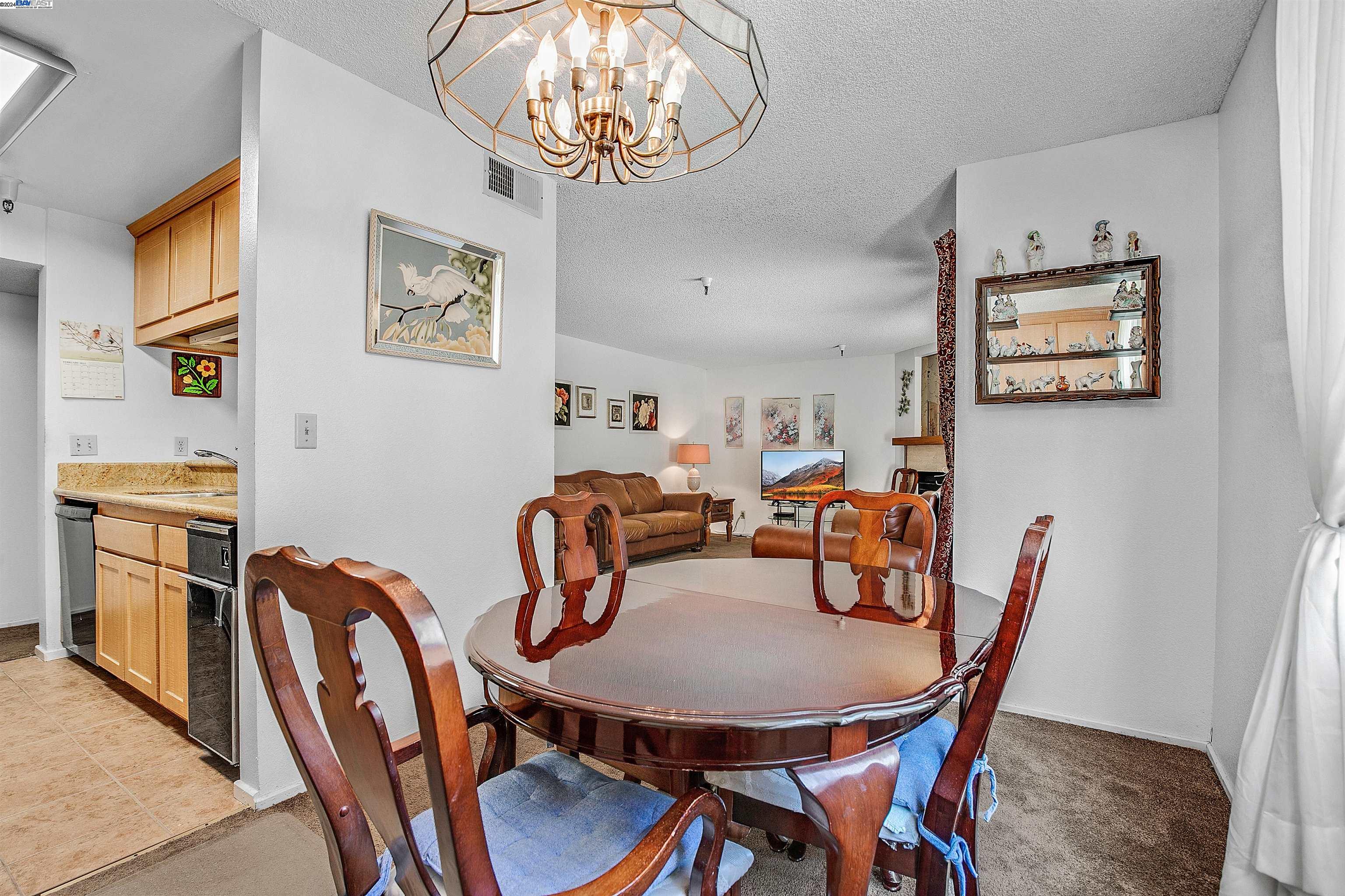 Detail Gallery Image 8 of 31 For 1132 Carpentier St #104,  San Leandro,  CA 94577 - 2 Beds | 2 Baths