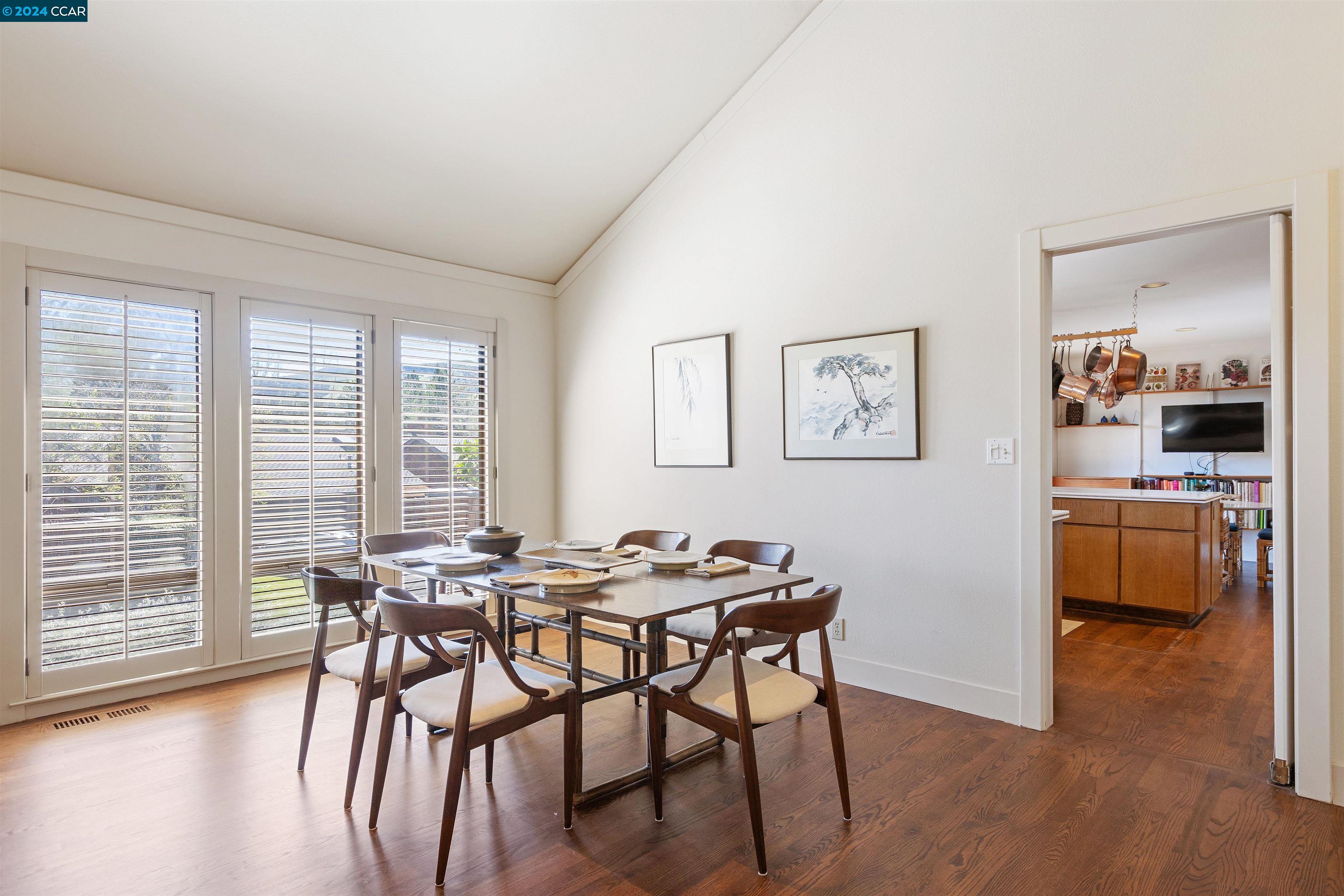 Detail Gallery Image 16 of 42 For 319 Village View Court, Orinda,  CA 94563 - 2 Beds | 2/1 Baths